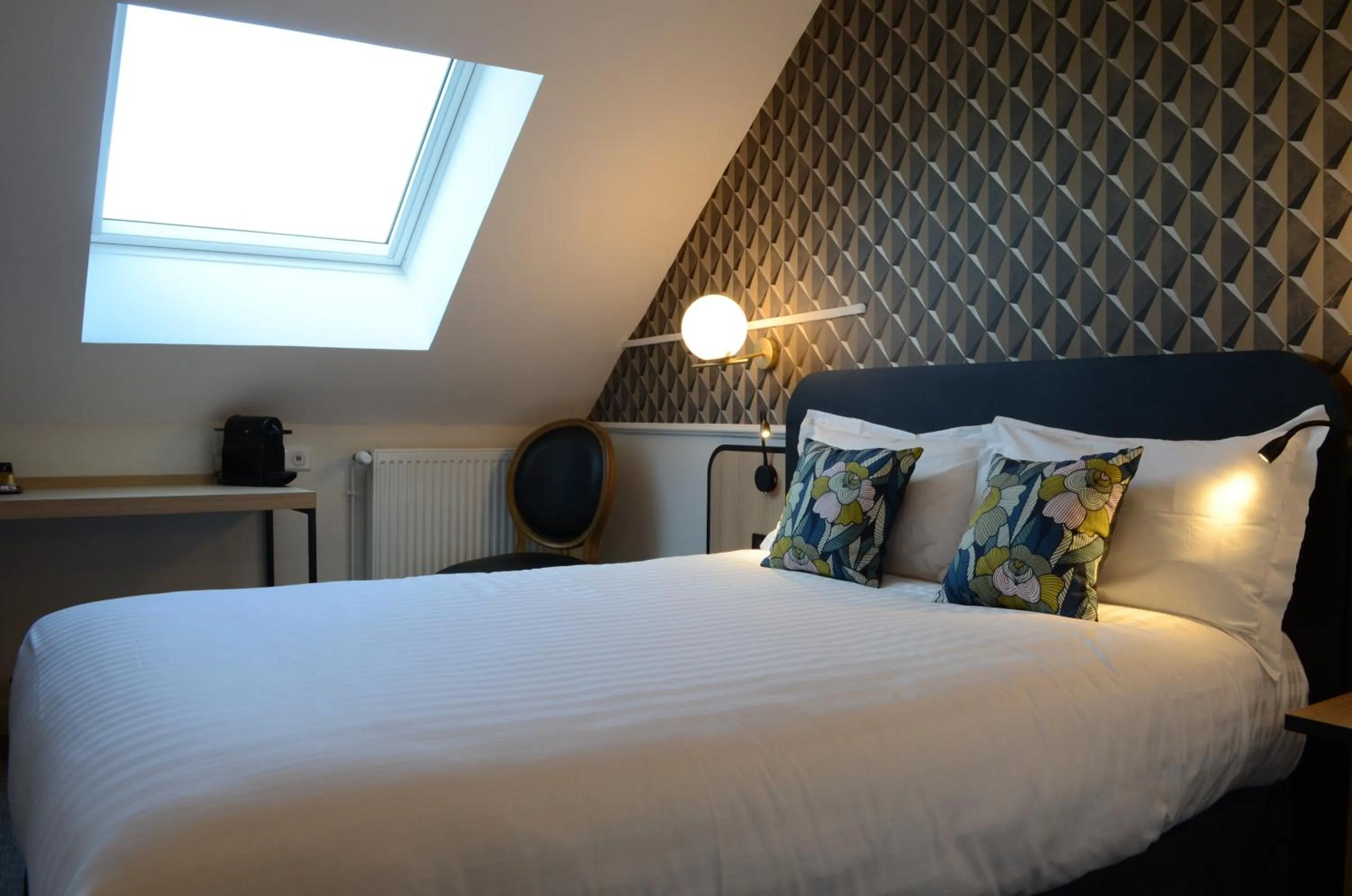 Bed in Hôtel Anne d'Anjou, The Originals Collection