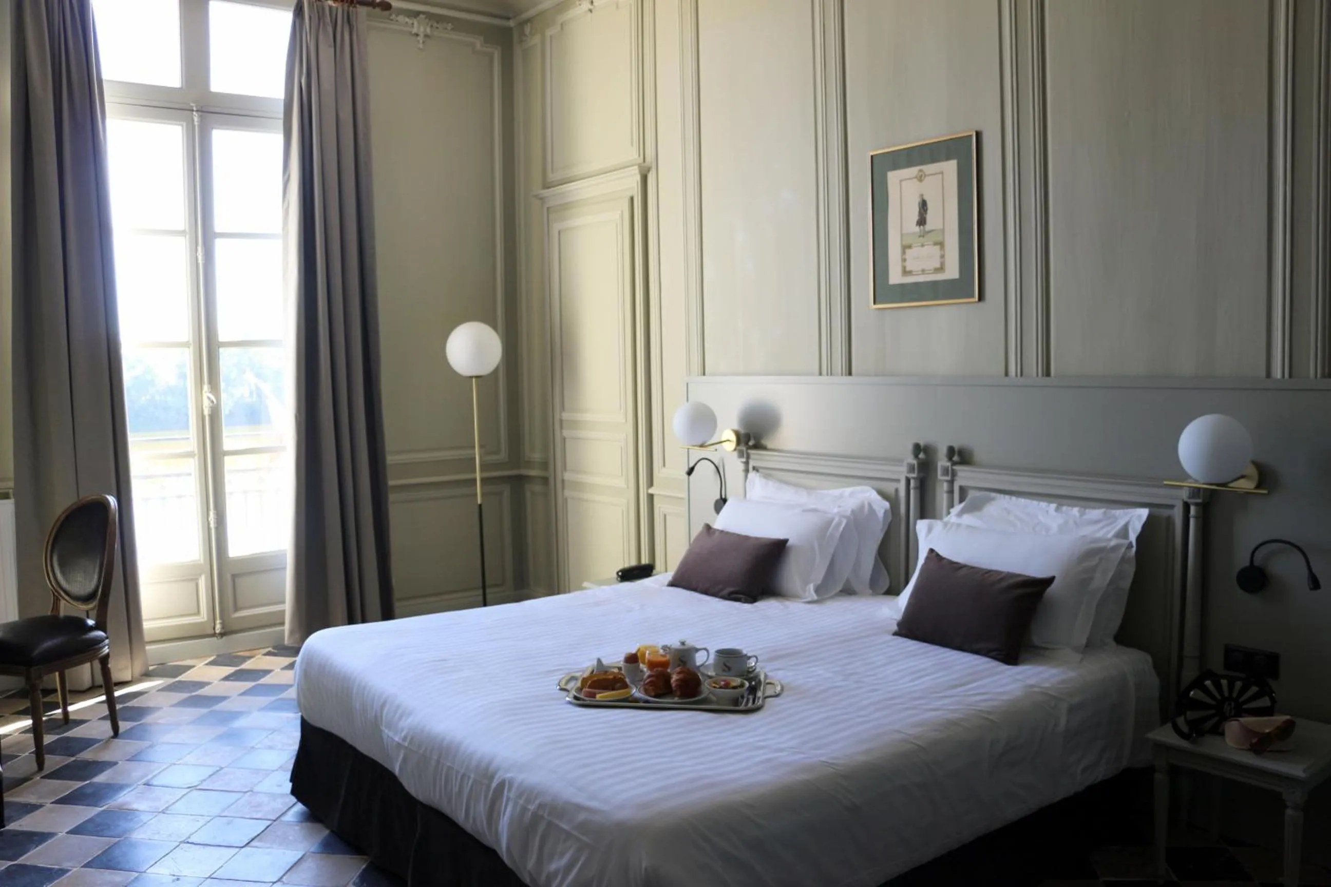 Bed in Hôtel Anne d'Anjou, The Originals Collection