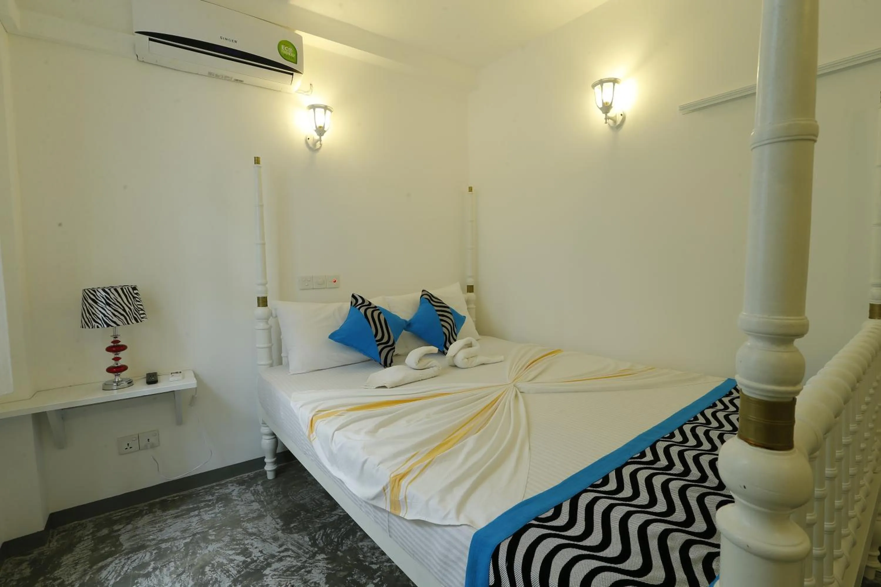 Bed in Fort Heaven - Galle Fort