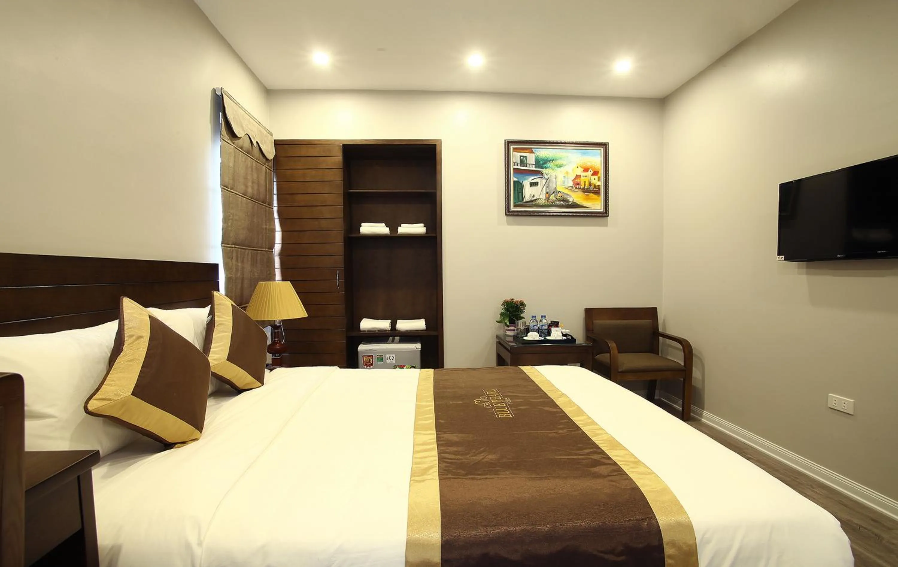 Photo of the whole room, Bed in Blue Pearl West Hotel