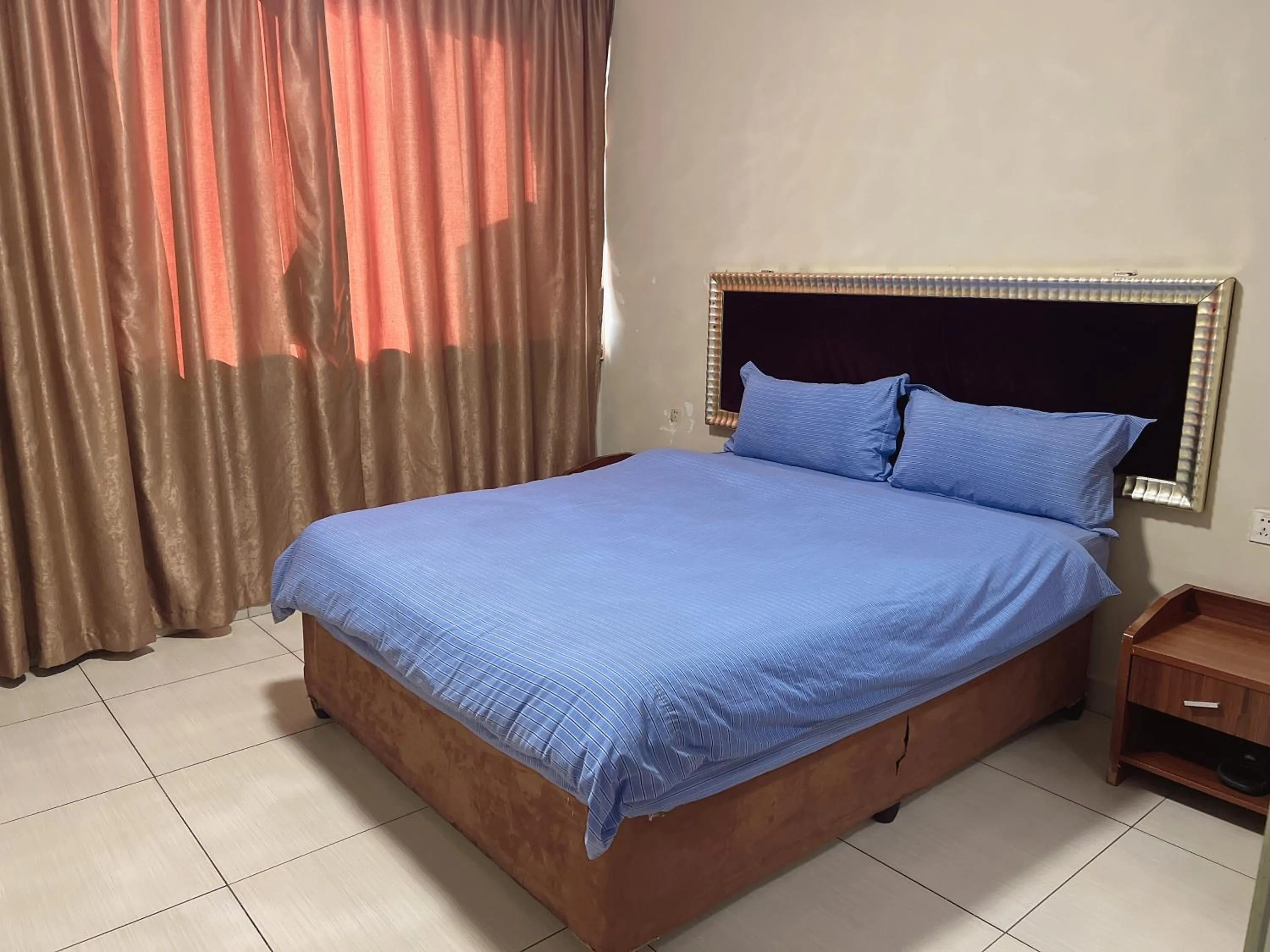 Shengtang Business Hotel