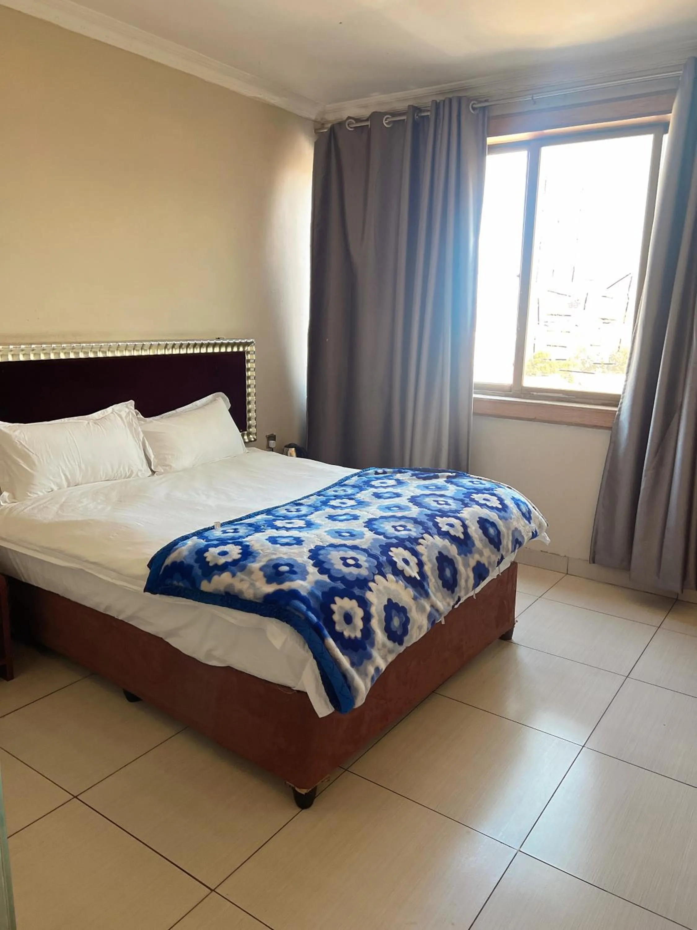 Shengtang Business Hotel