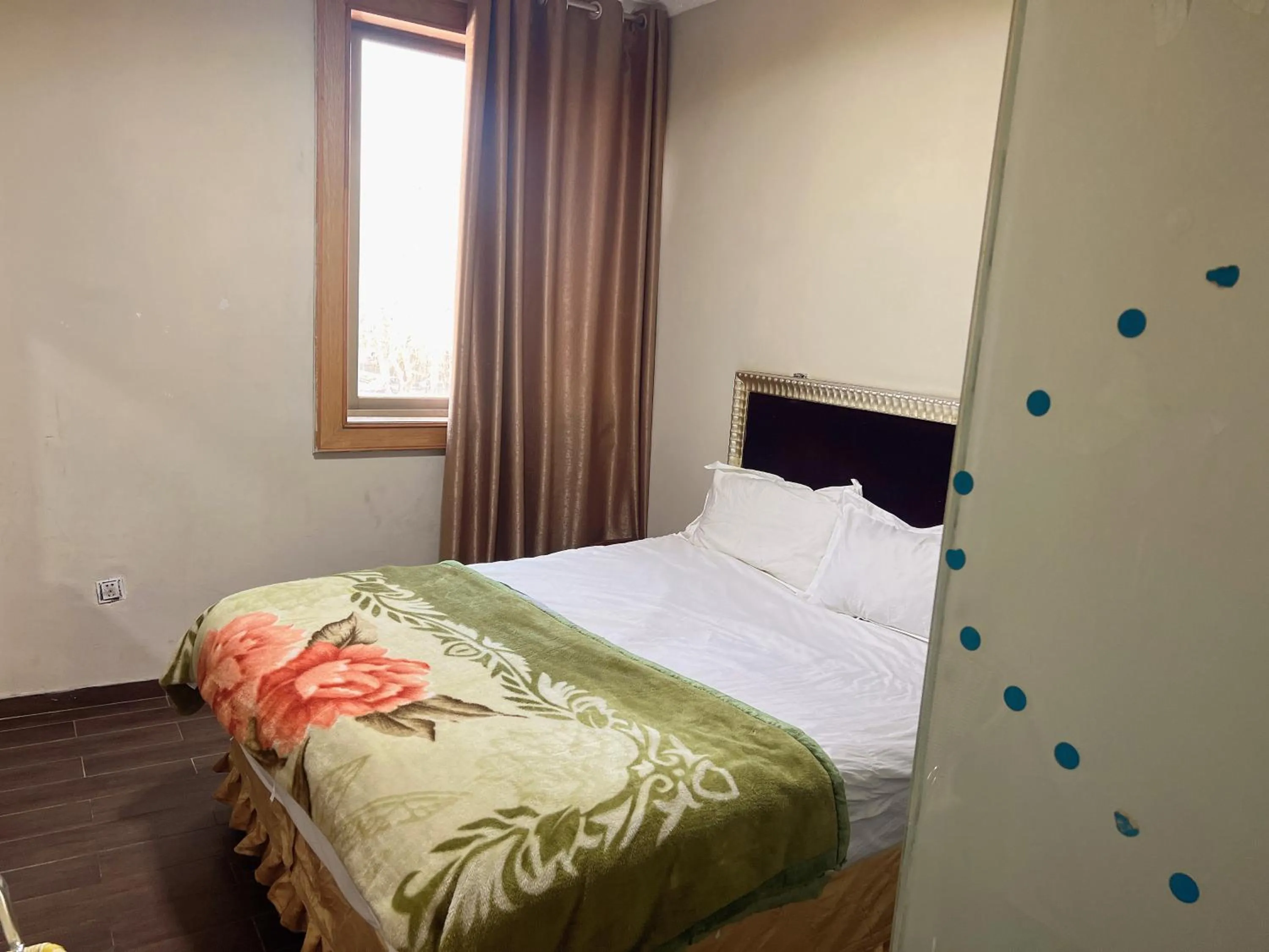 Shengtang Business Hotel