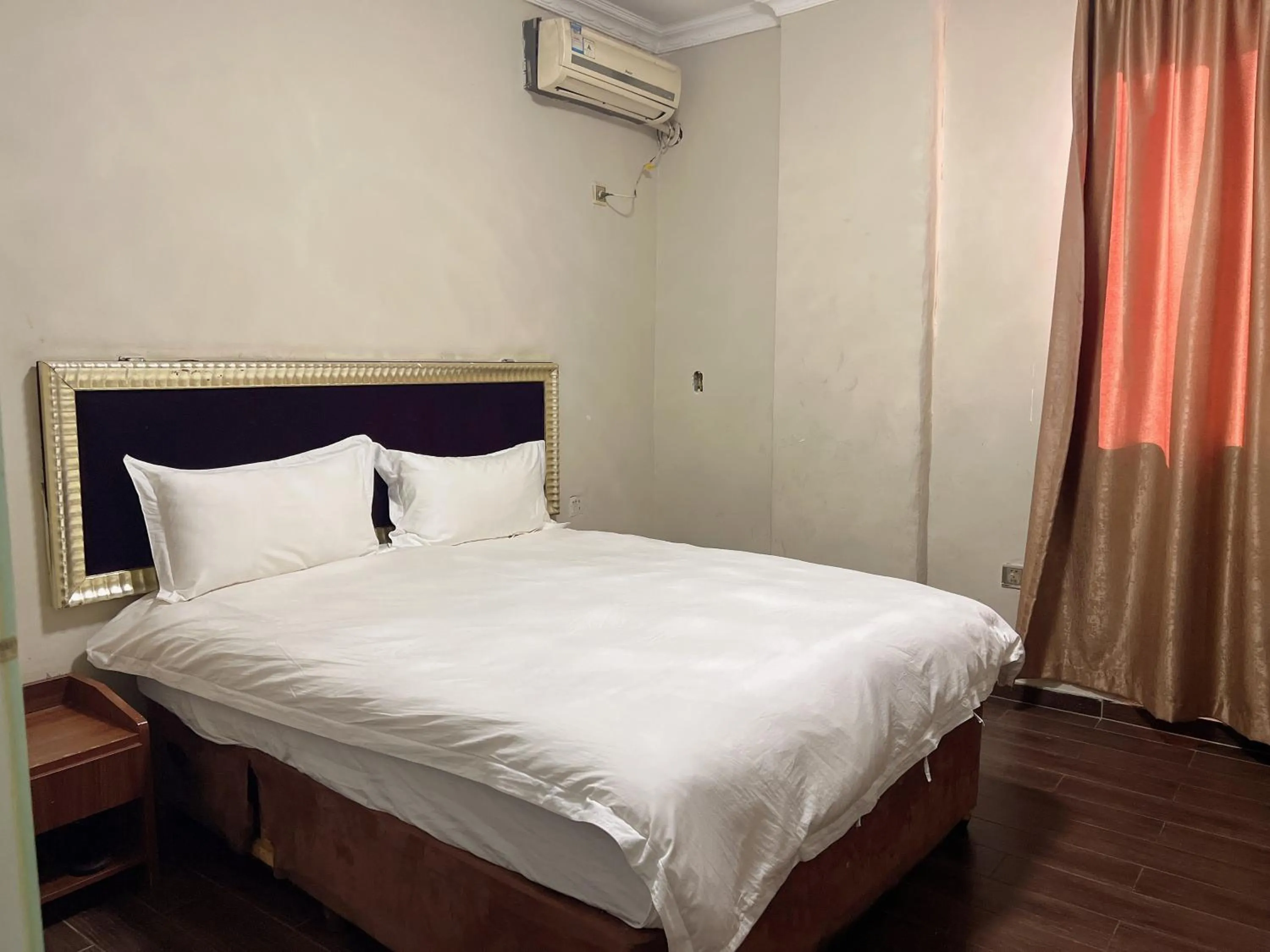 Shengtang Business Hotel