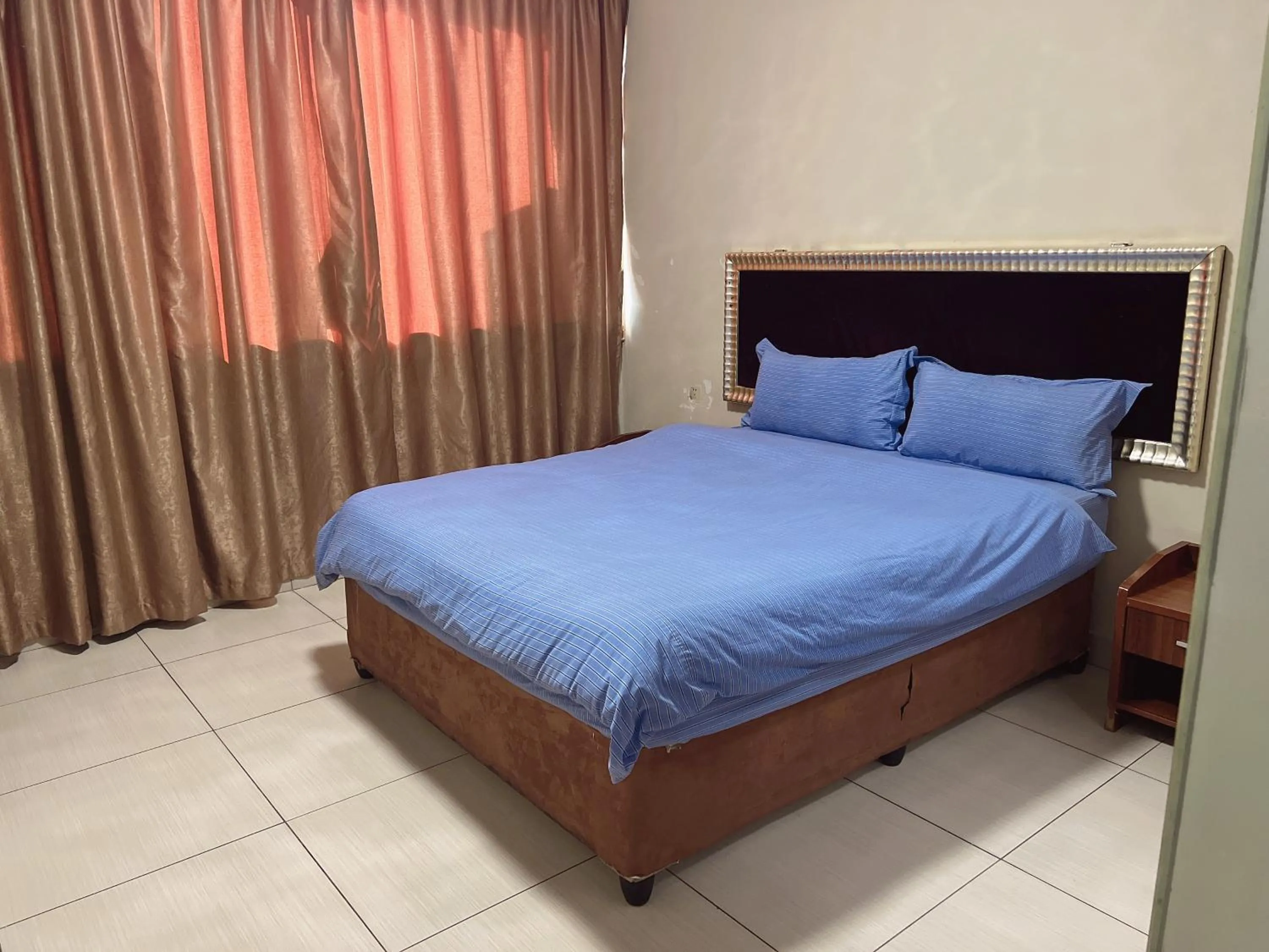 Shengtang Business Hotel