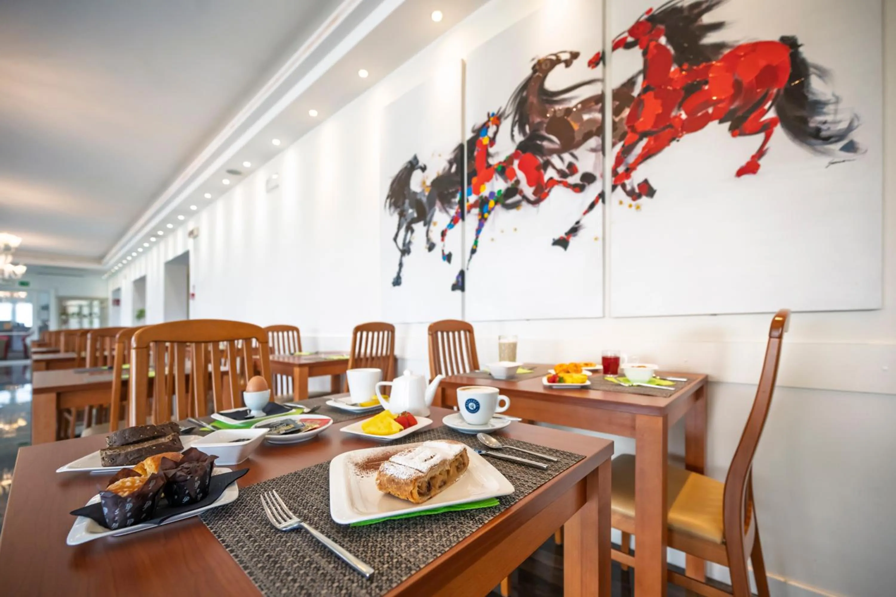 Breakfast in Hotel Villa Paradiso Suite