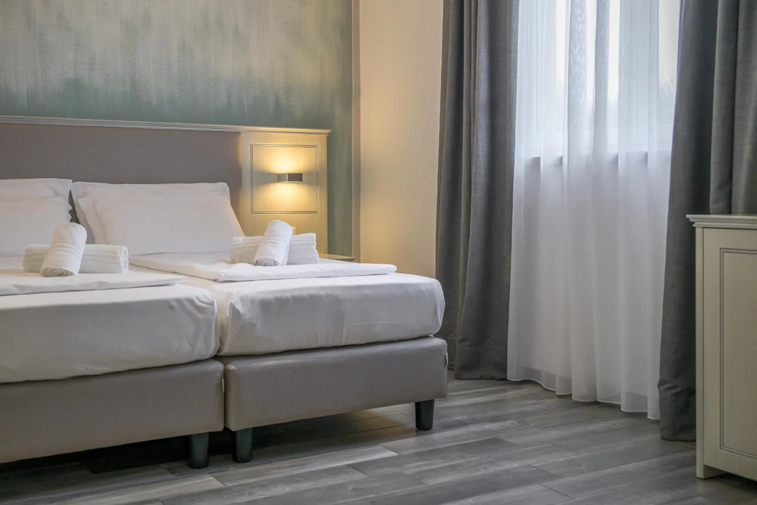 Bedroom, Bed in Hotel Villa Paradiso Suite