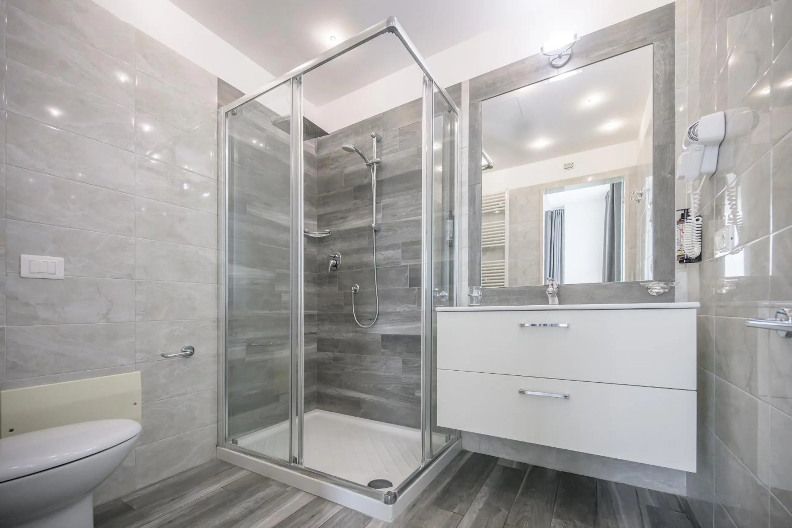 Bathroom in Hotel Villa Paradiso Suite