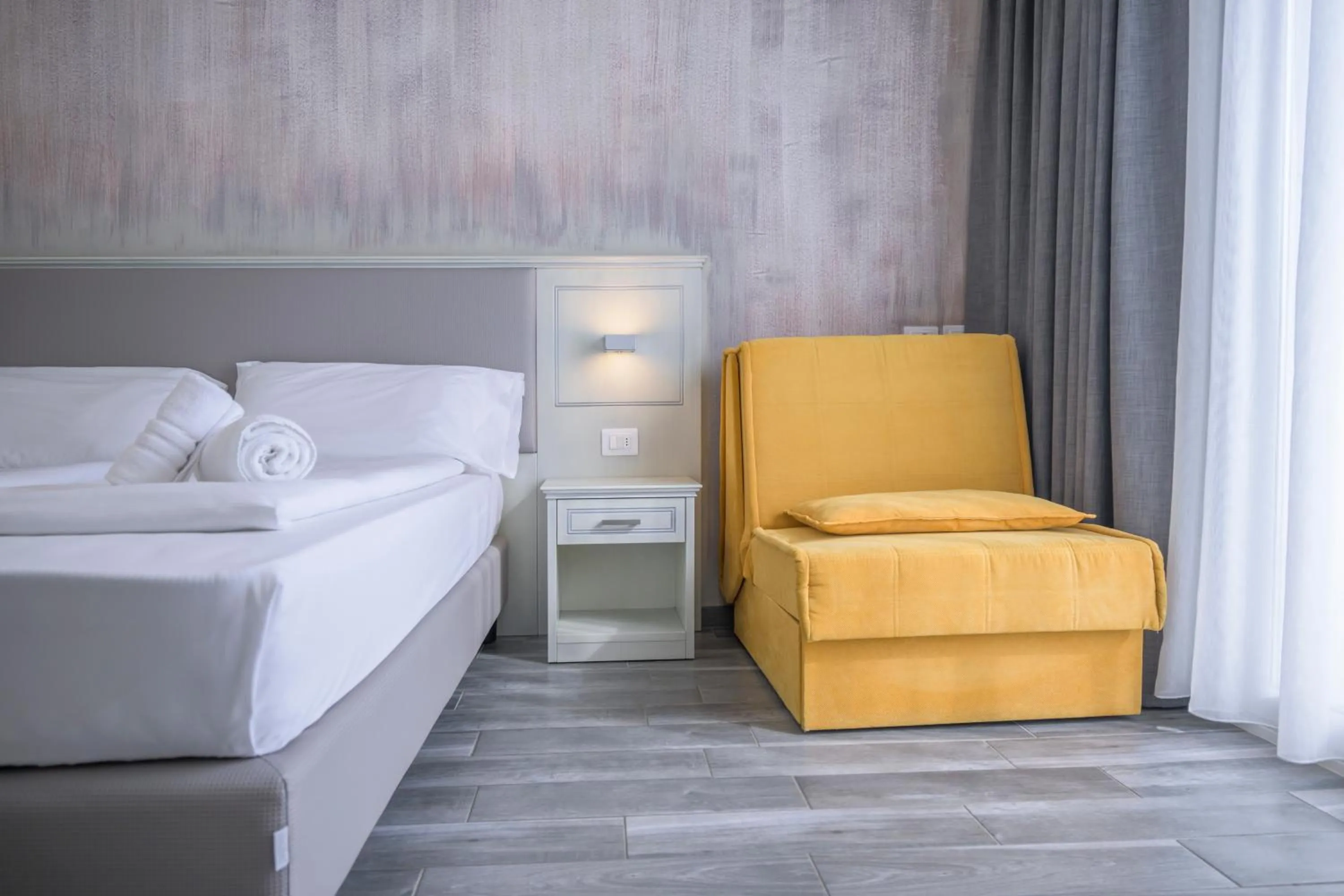 Photo of the whole room, Bed in Hotel Villa Paradiso Suite