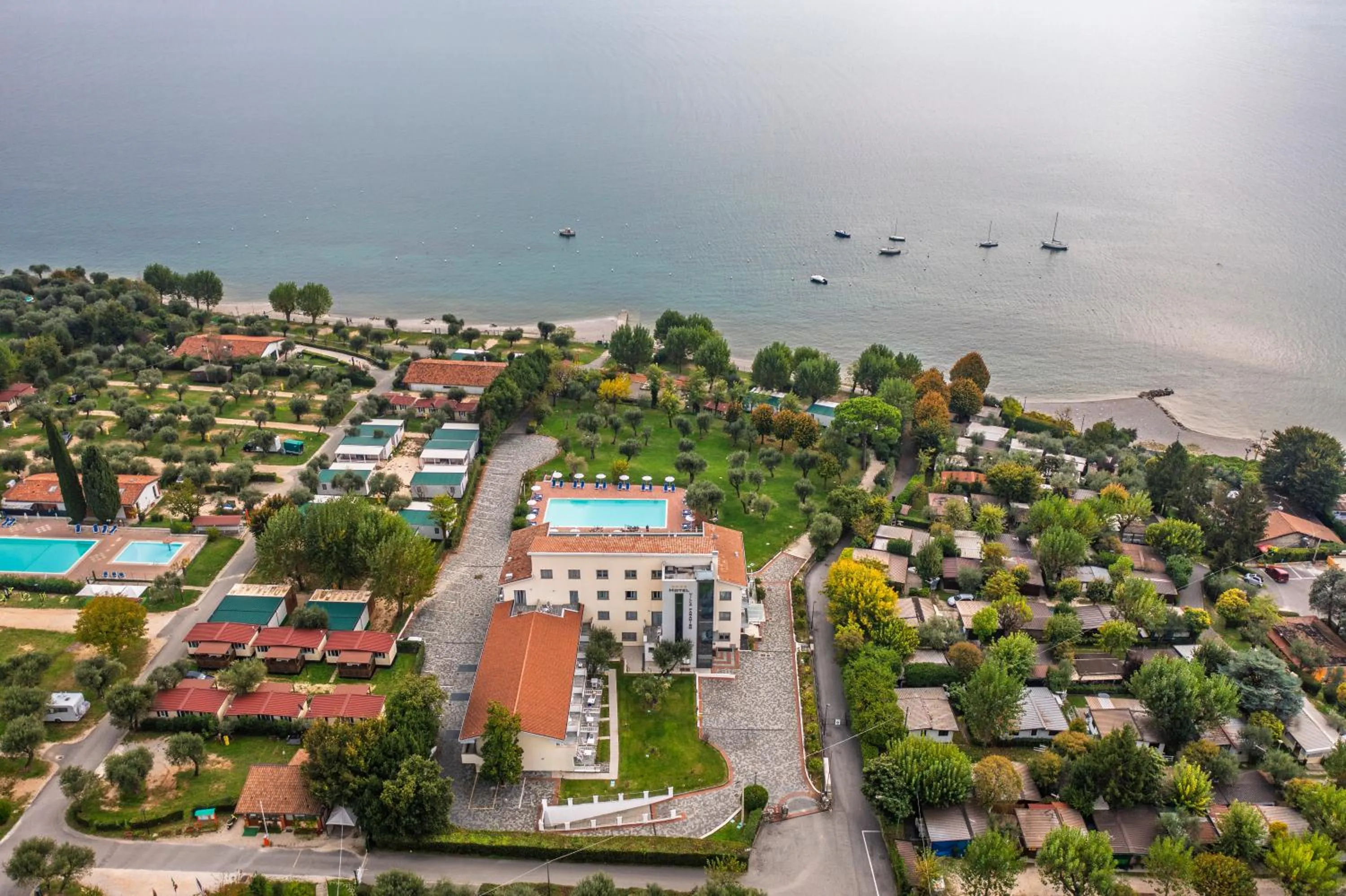 Property building in Hotel Villa Paradiso Suite