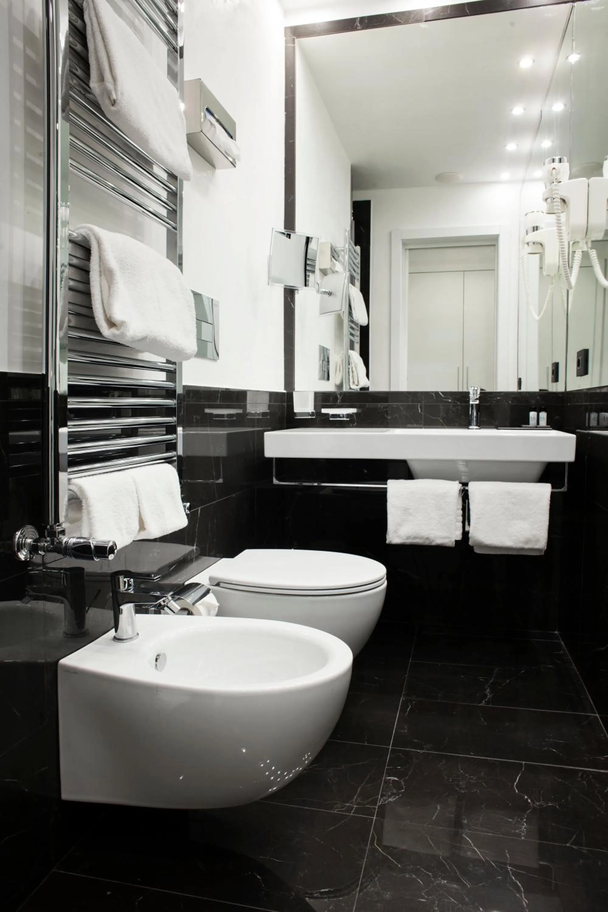 Bathroom in LHP Suite Napoli Parco Margherita