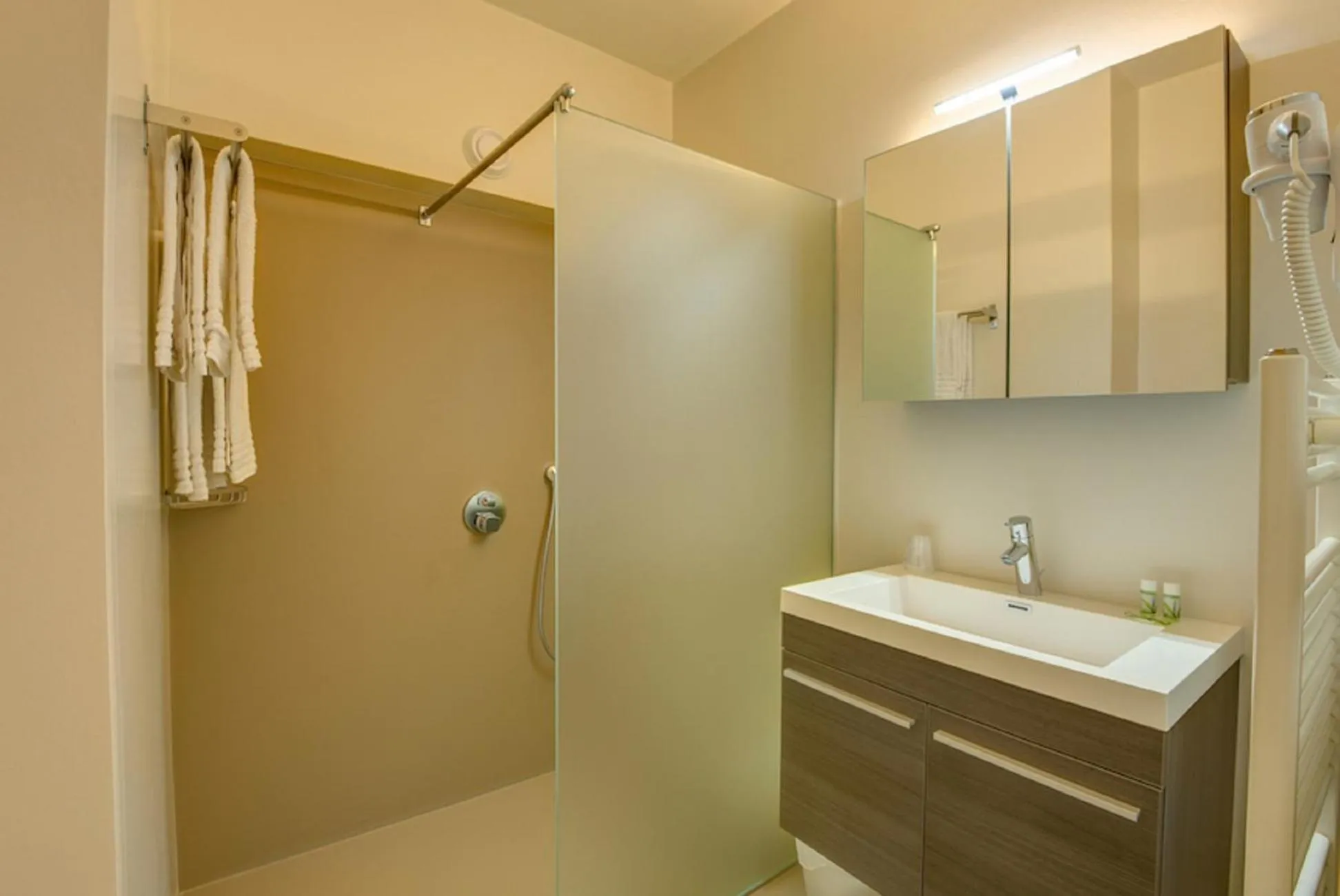 Bathroom in Arass Hôtel & Business Flats