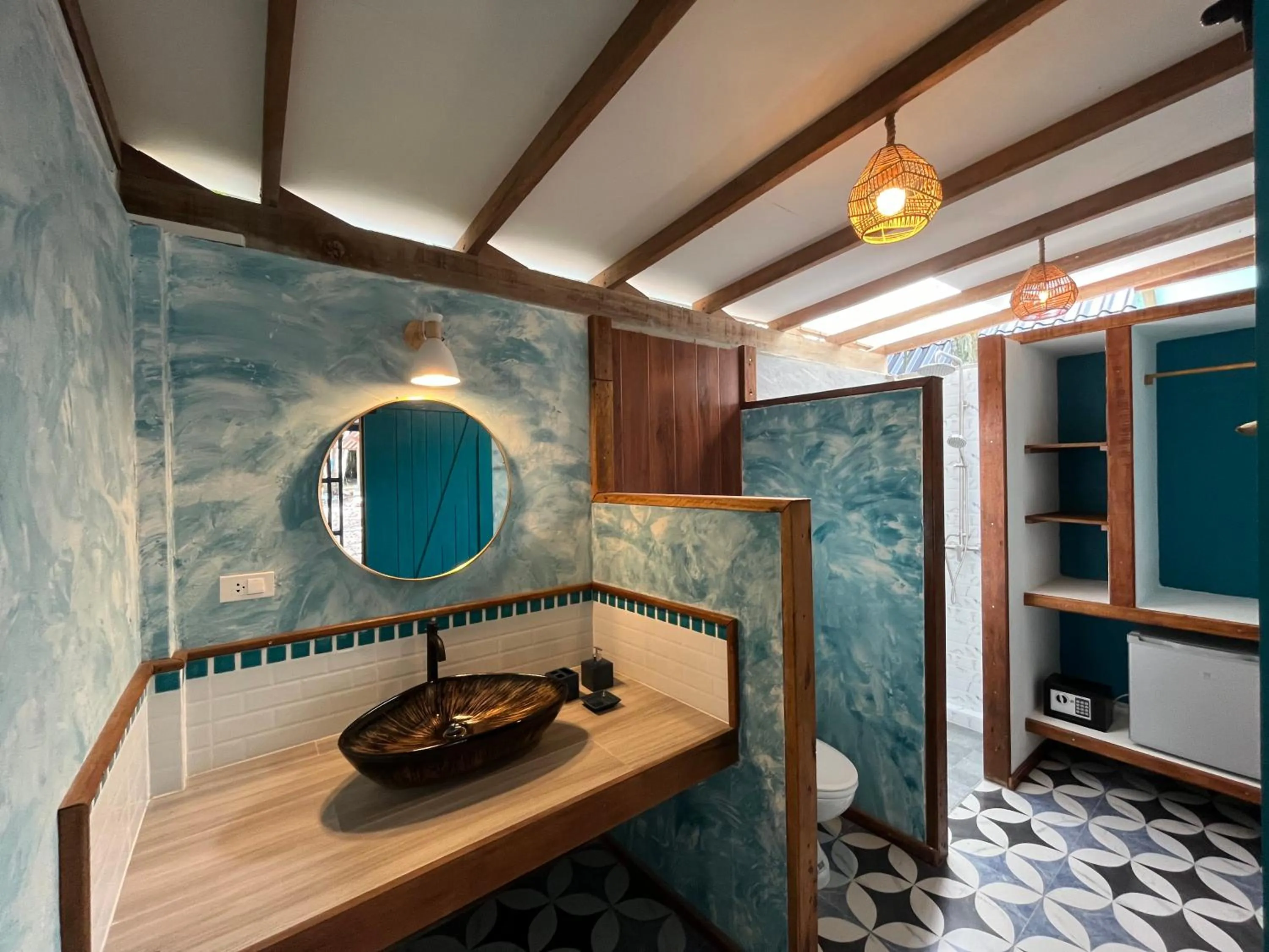 Bathroom in Heaven Beach Resort & Art