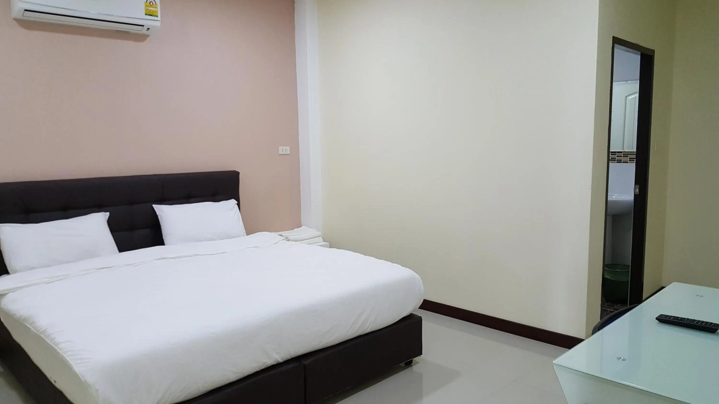 Bed in Charoensuk Grand Hotel