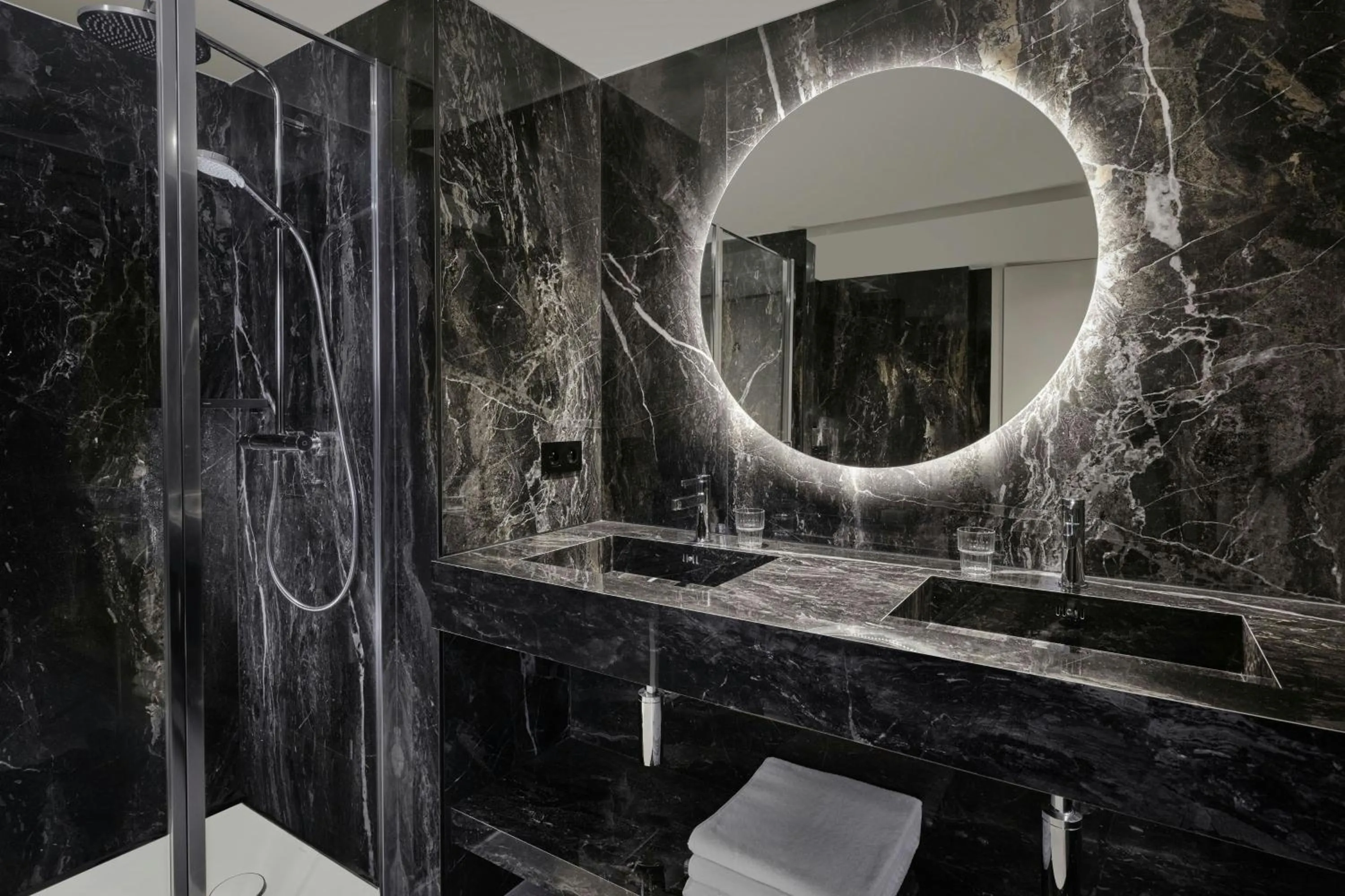 Bathroom in Ghent Marriott Hotel