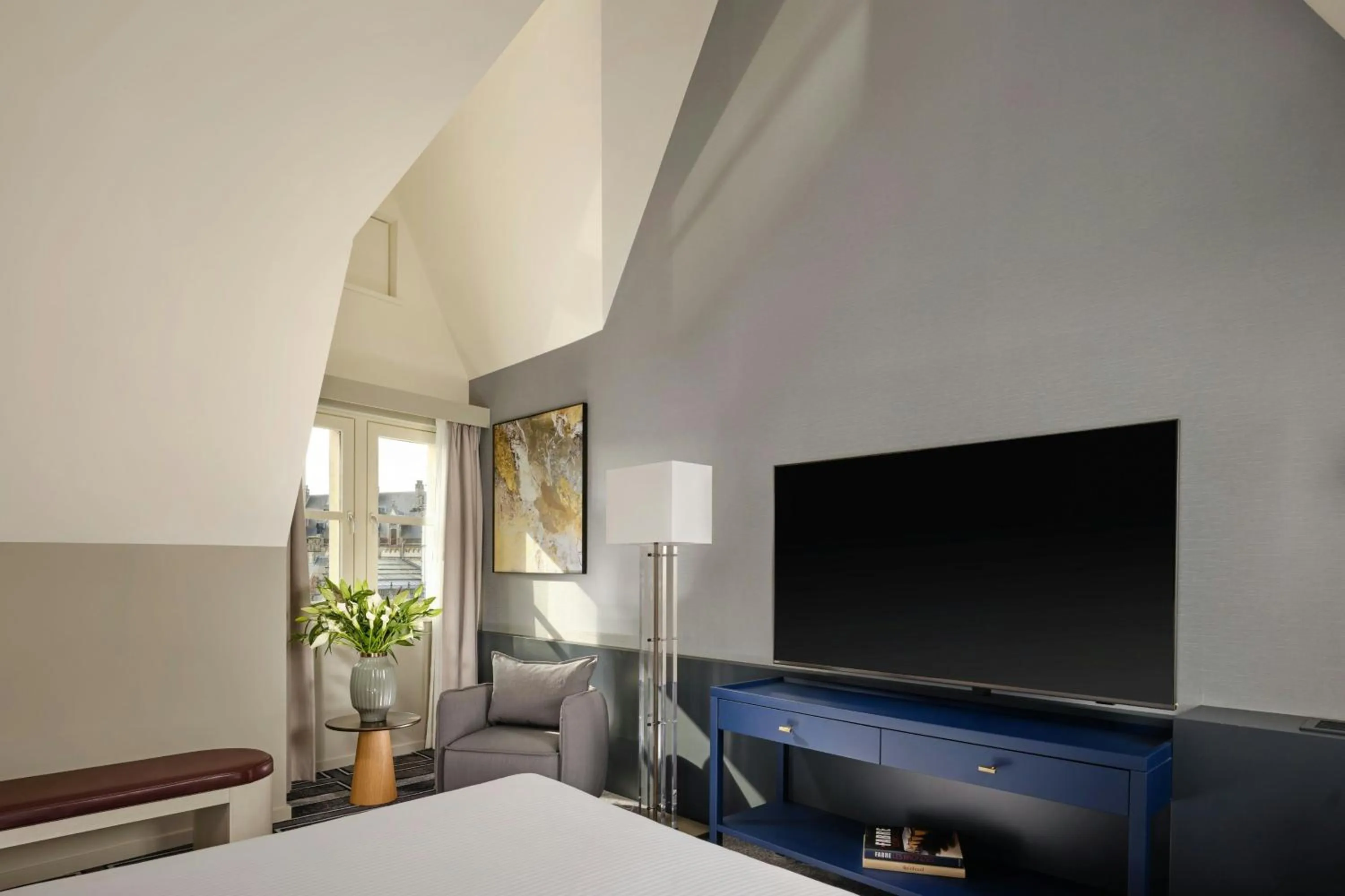 Photo of the whole room, Bed in Ghent Marriott Hotel