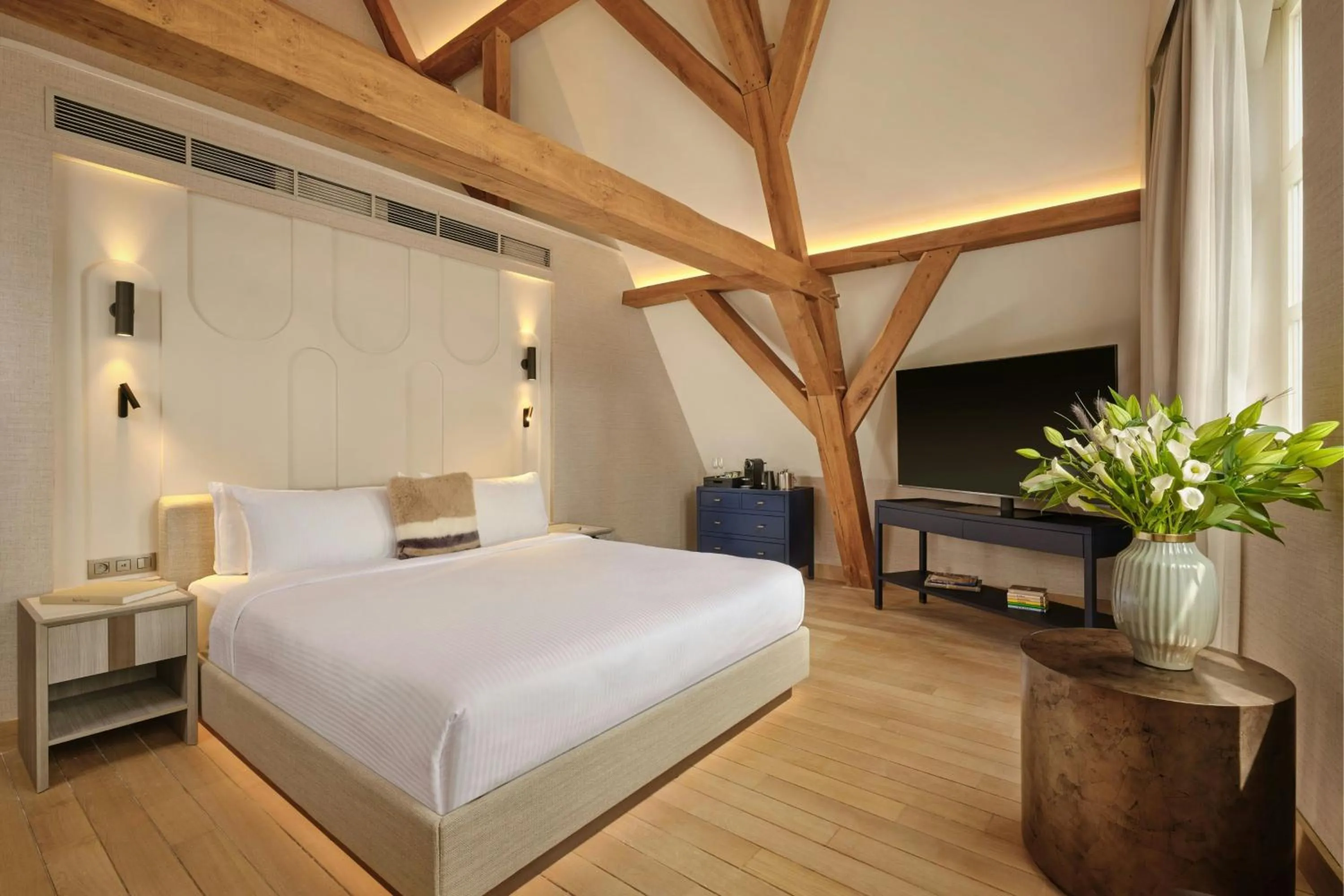 Photo of the whole room, Bed in Ghent Marriott Hotel