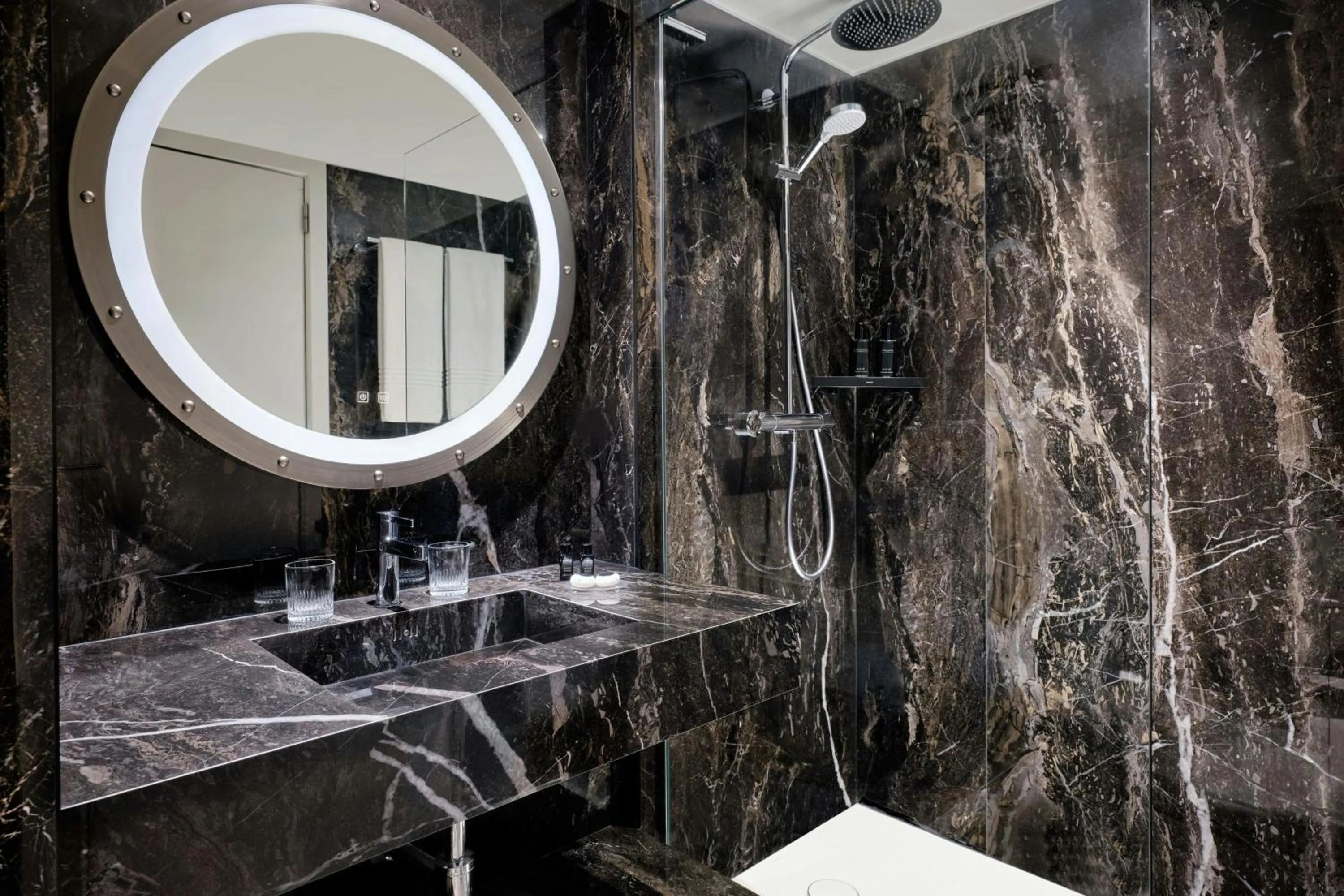 Bathroom in Ghent Marriott Hotel