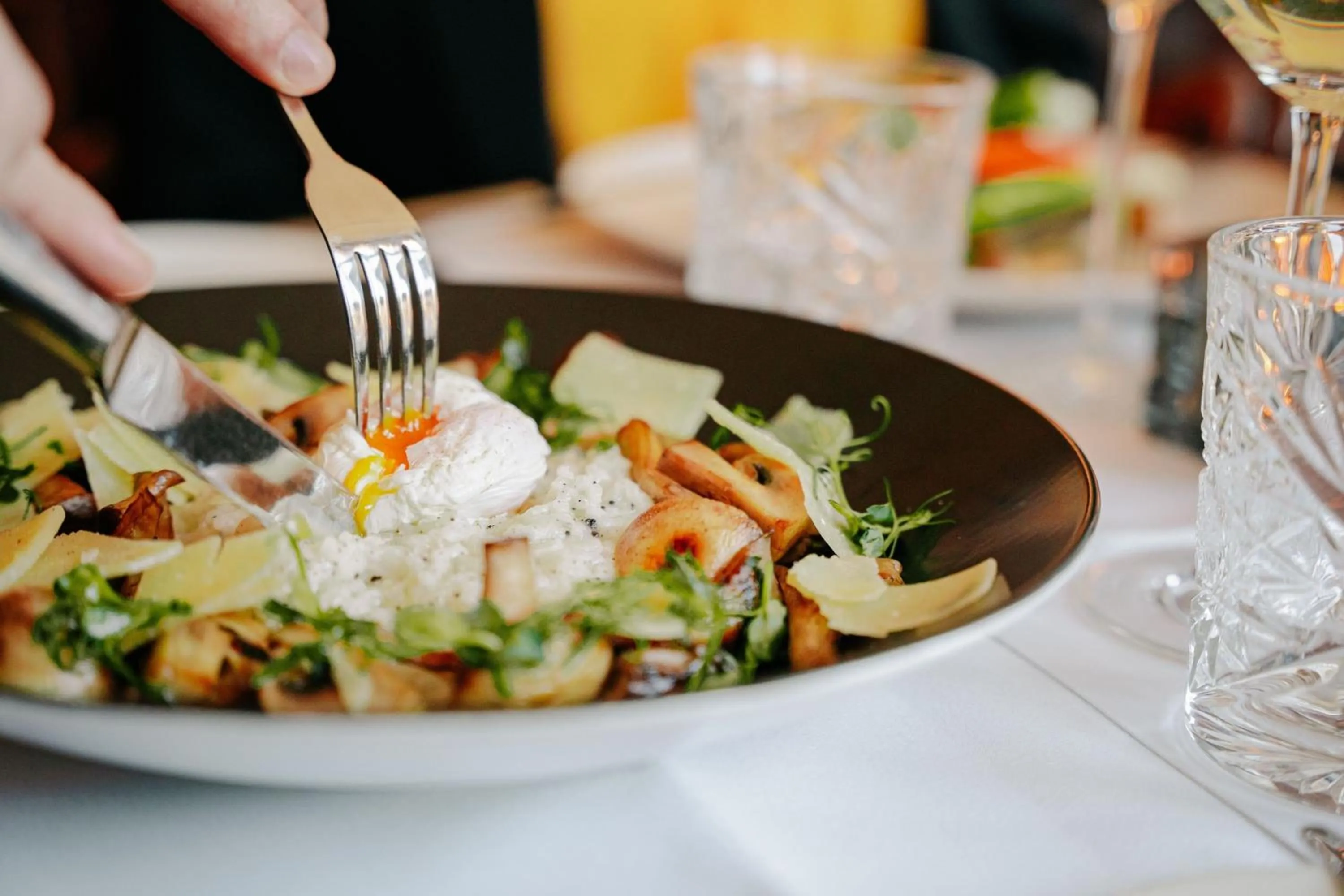 Restaurant/places to eat in Ghent Marriott Hotel