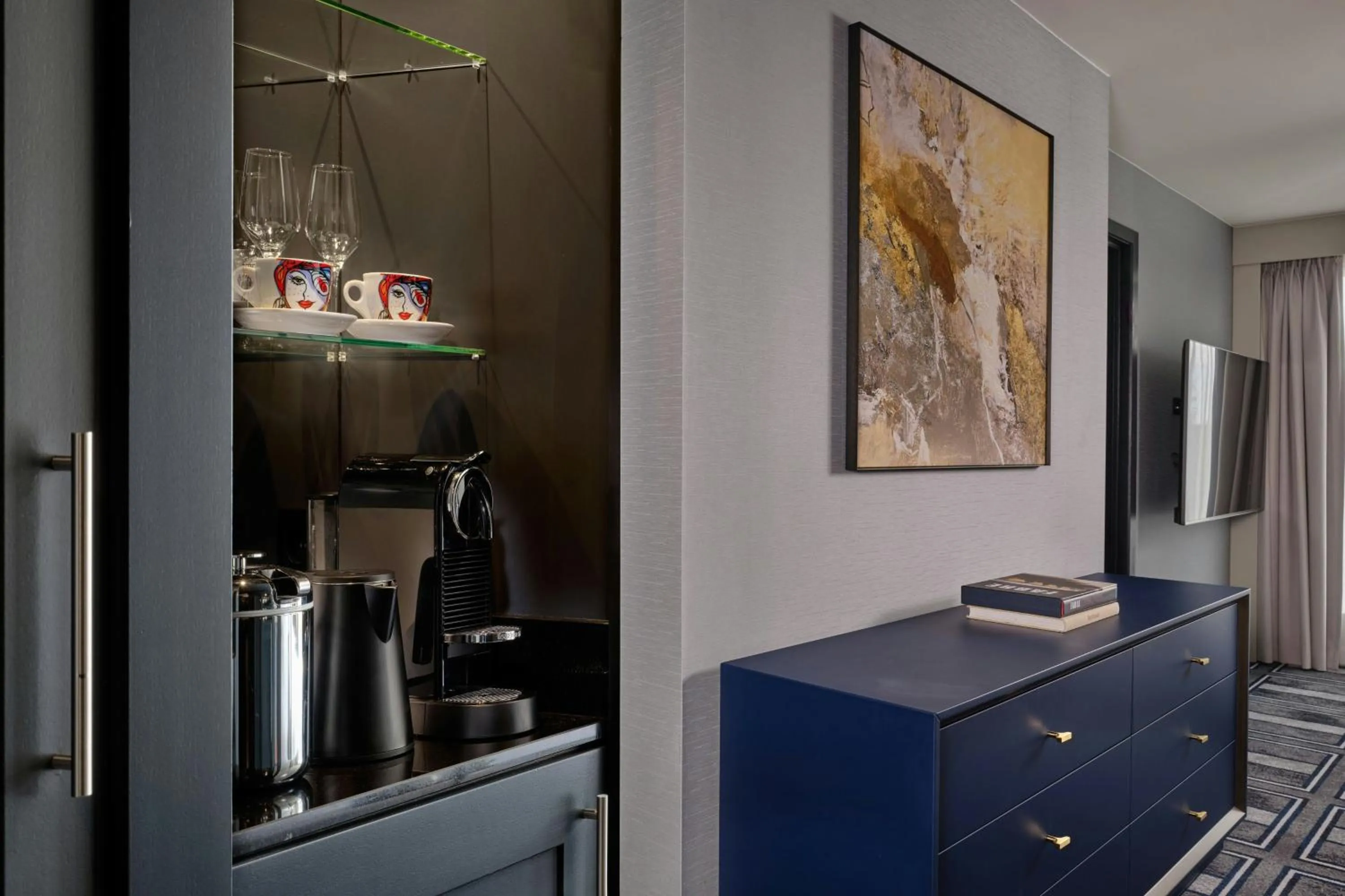 Photo of the whole room in Ghent Marriott Hotel