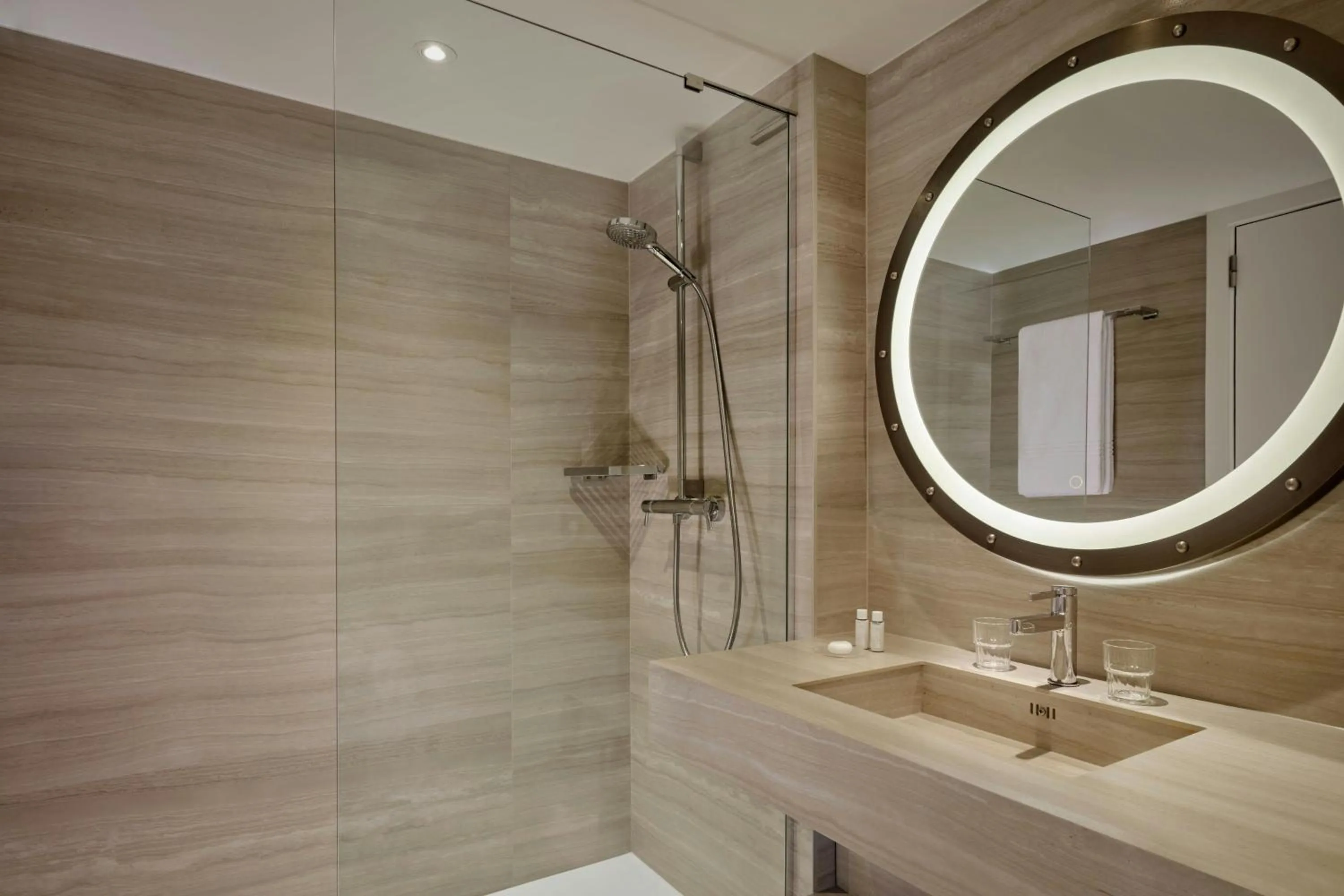 Bathroom in Ghent Marriott Hotel