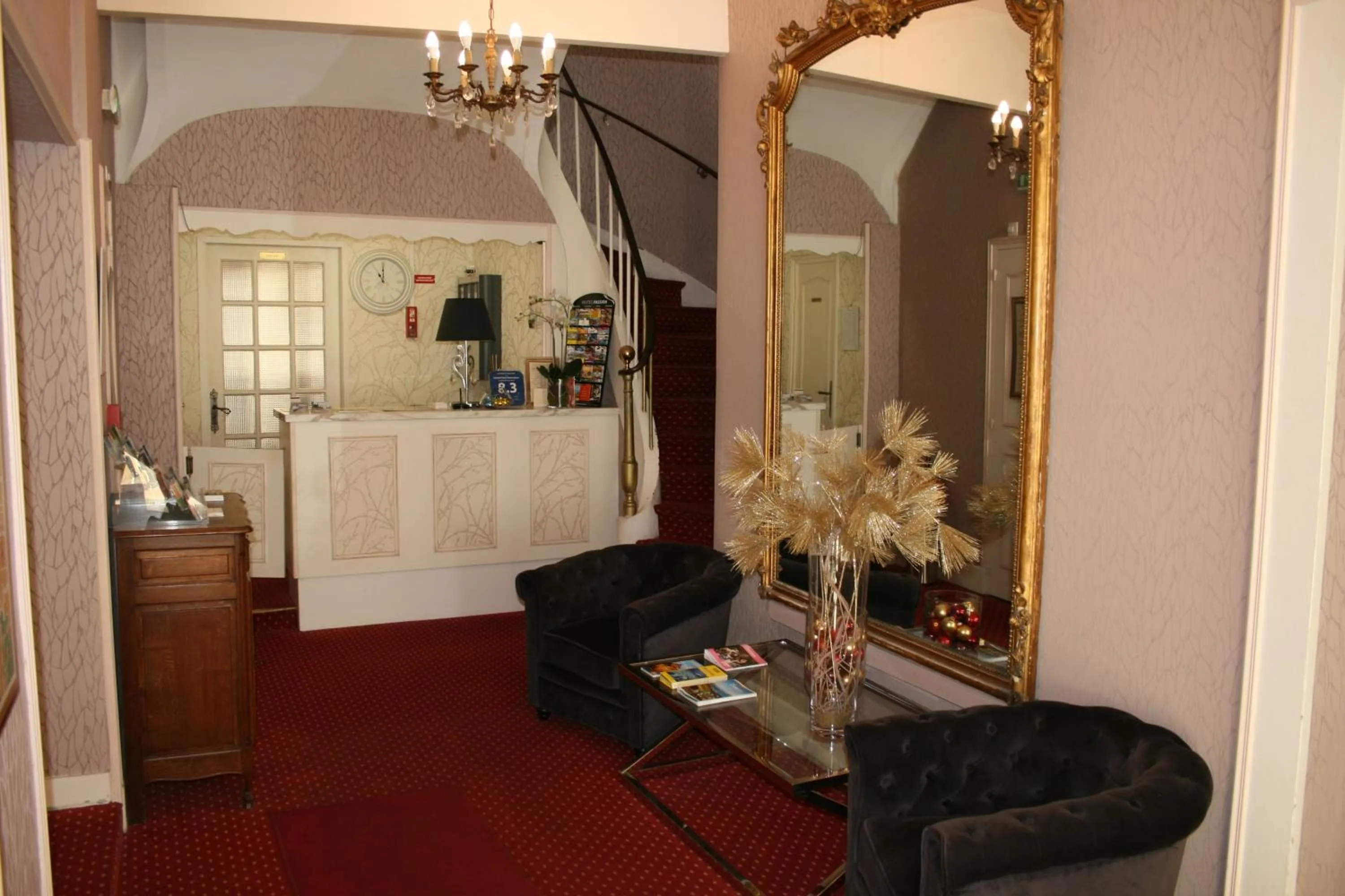 Lobby or reception in Cit'Hotel Hôtel Beauséjour