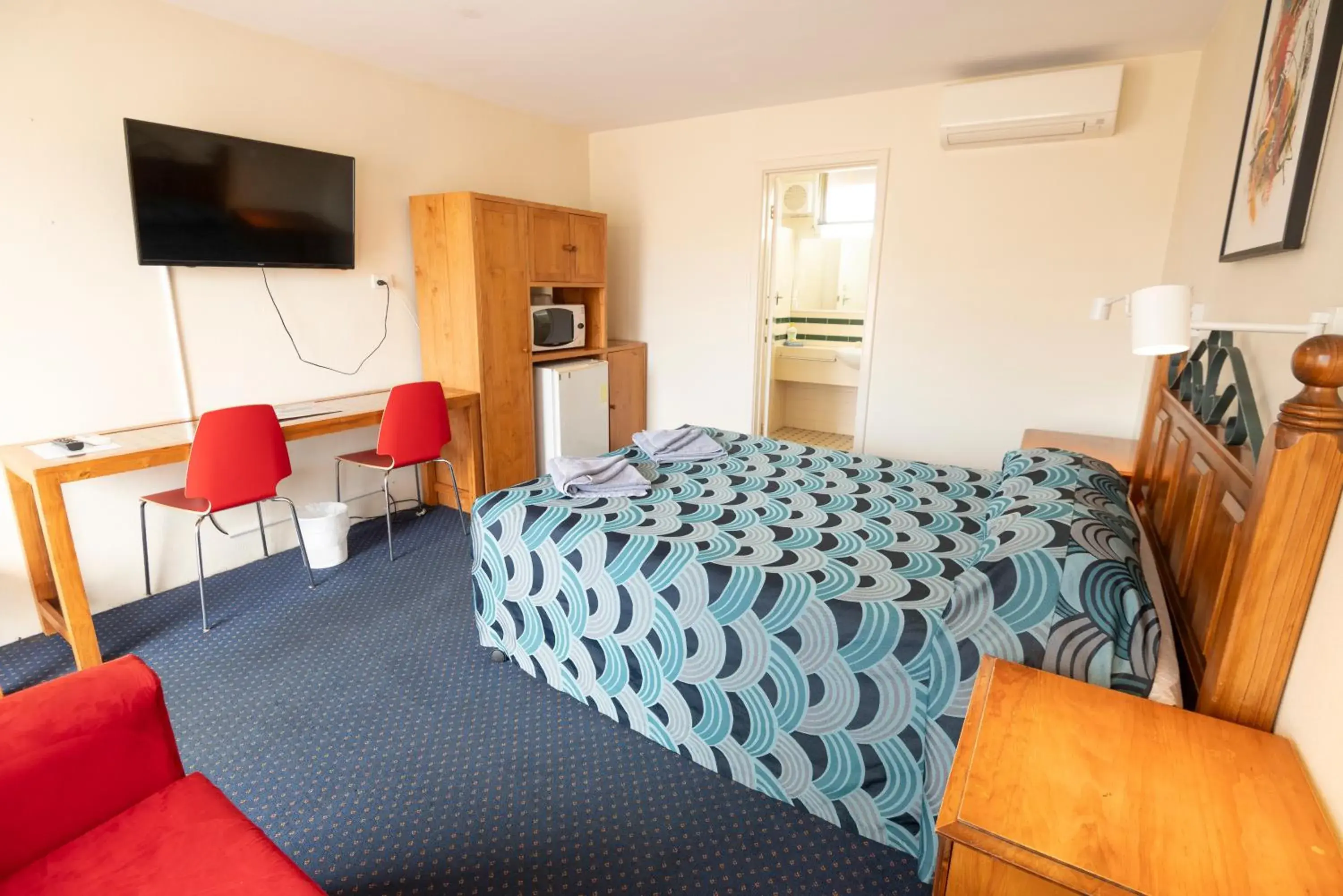 Motel Double Room - Queen in Bunbury Motel and Apartments Motel Double Room - Queen in Bunbury Motel and Apartments