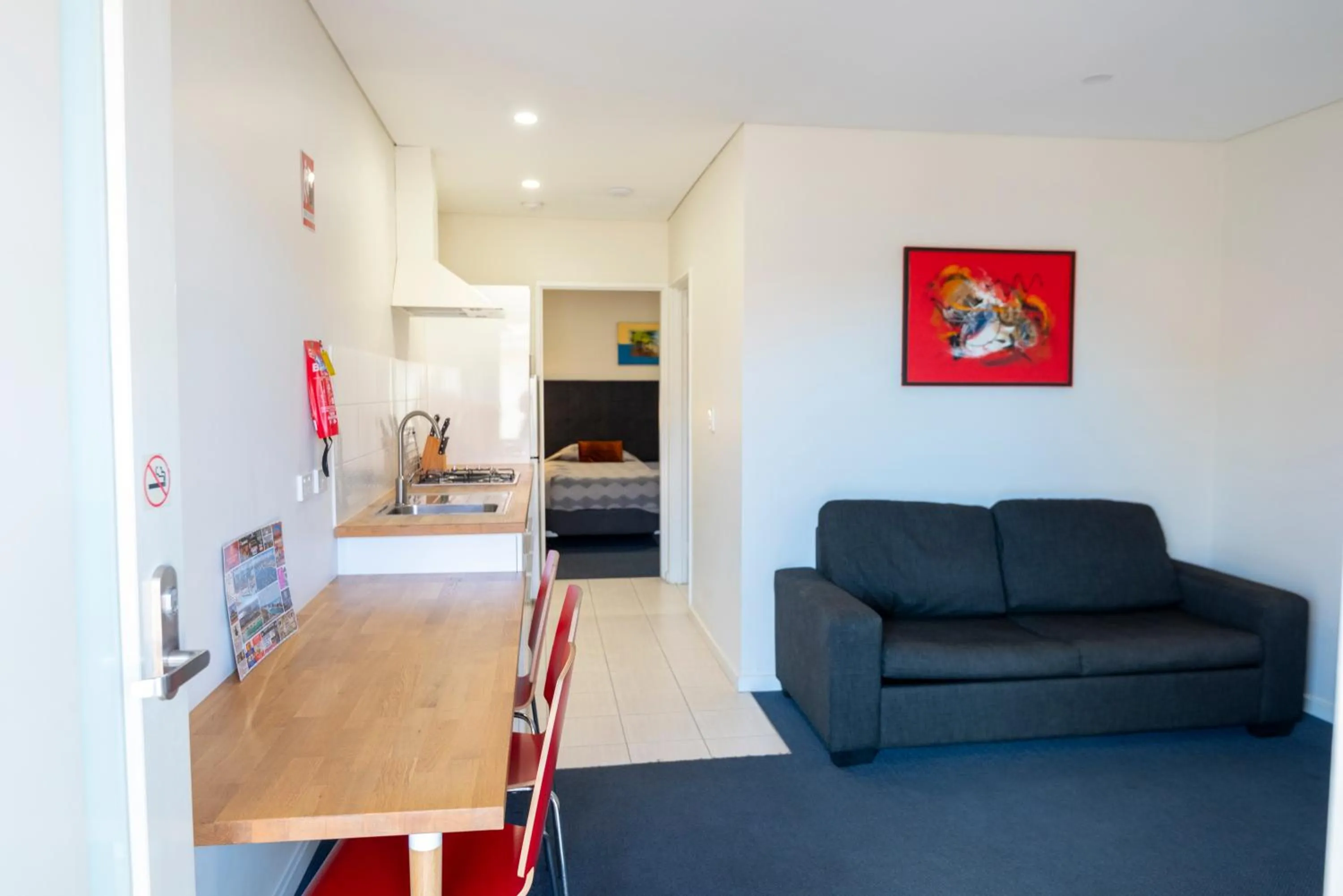 Living room in Bunbury Motel and Apartments
