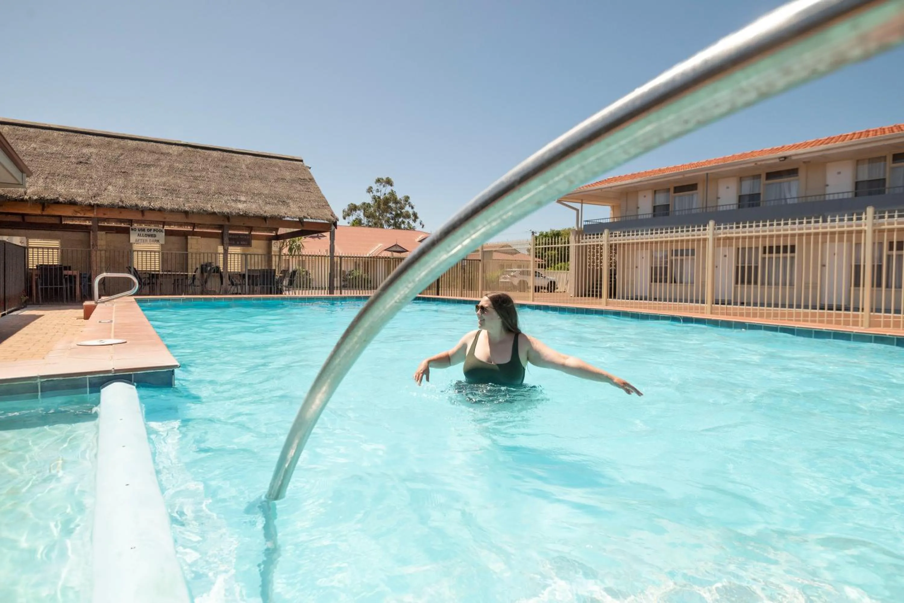 Swimming pool in Bunbury Motel and Apartments