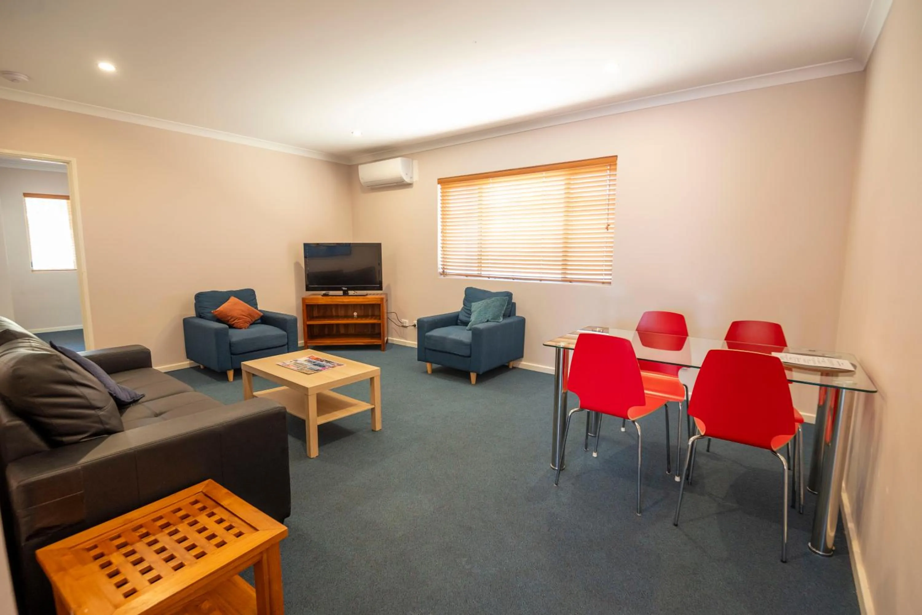 TV and multimedia in Bunbury Motel and Apartments