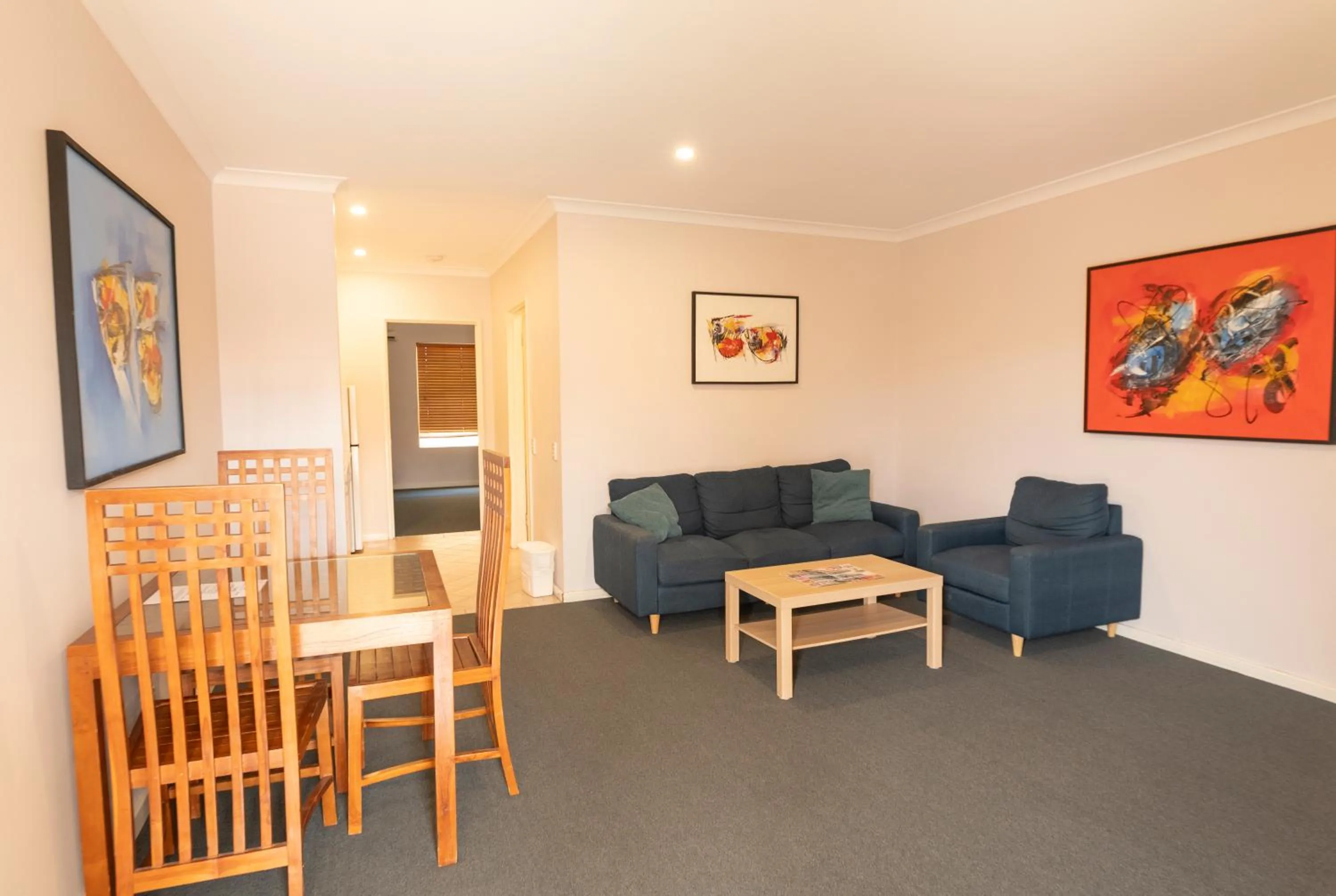 Living room in Bunbury Motel and Apartments