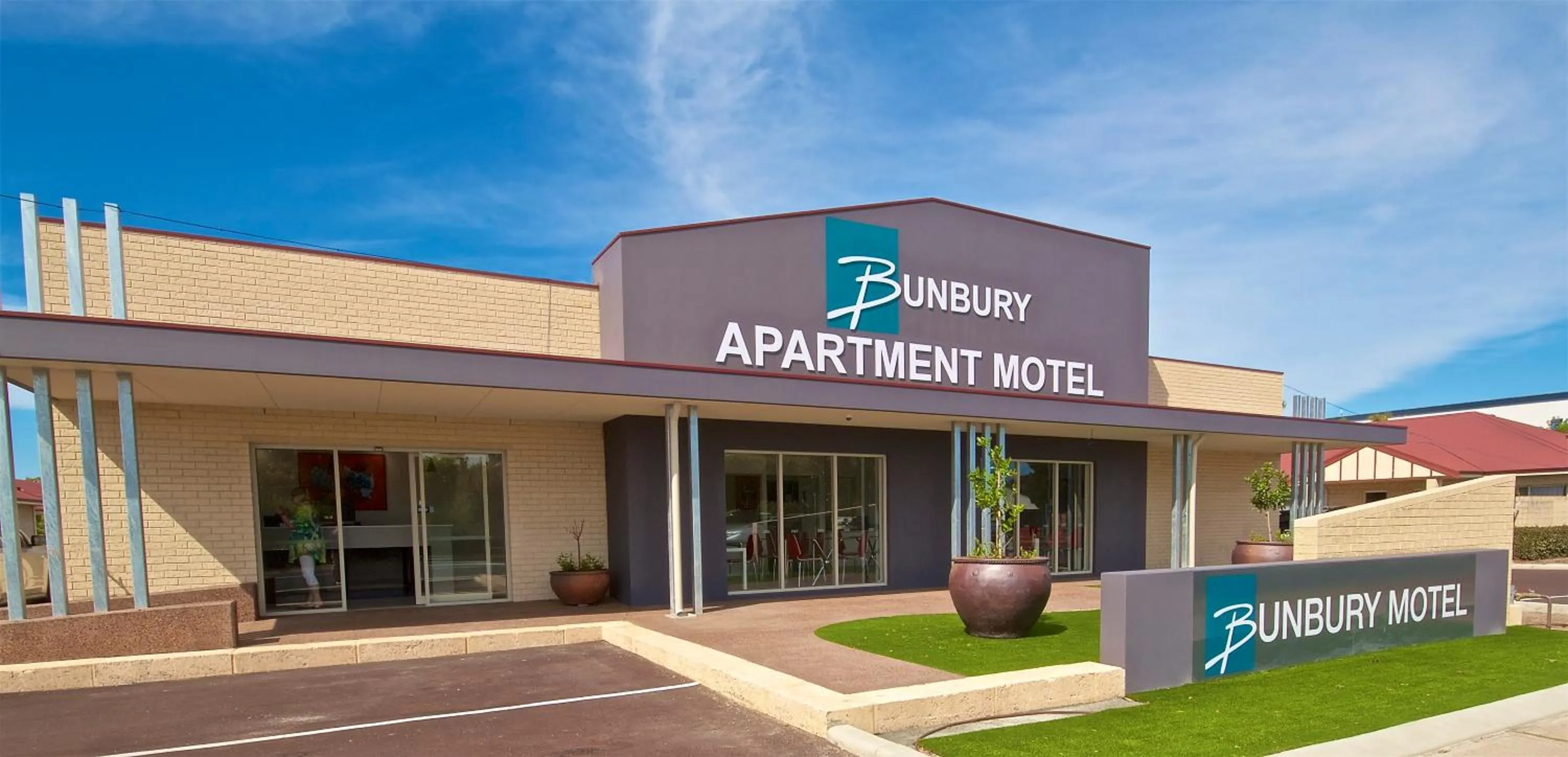 Facade/entrance in Bunbury Motel and Apartments