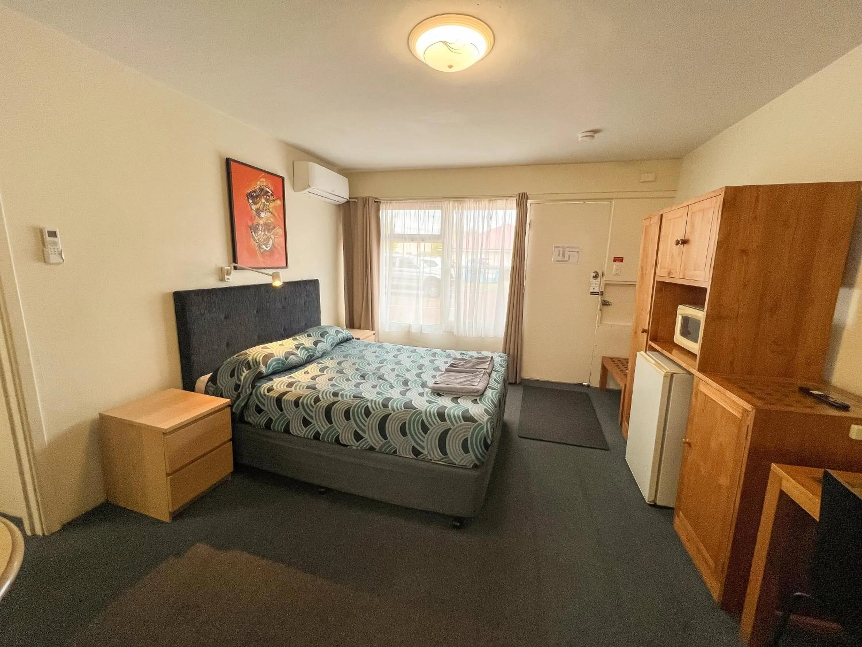 Bed in Bunbury Motel and Apartments