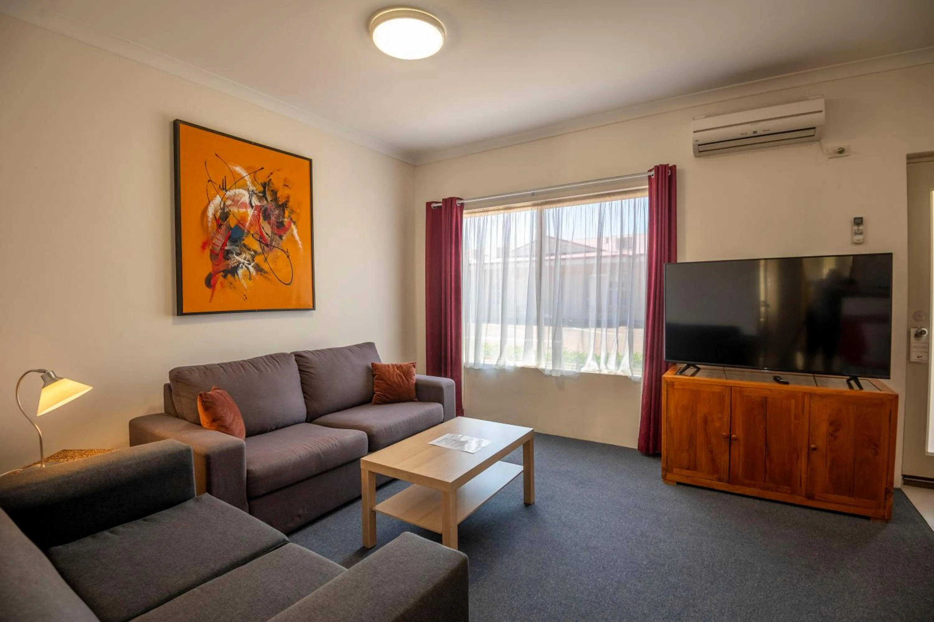 TV and multimedia in Bunbury Motel and Apartments