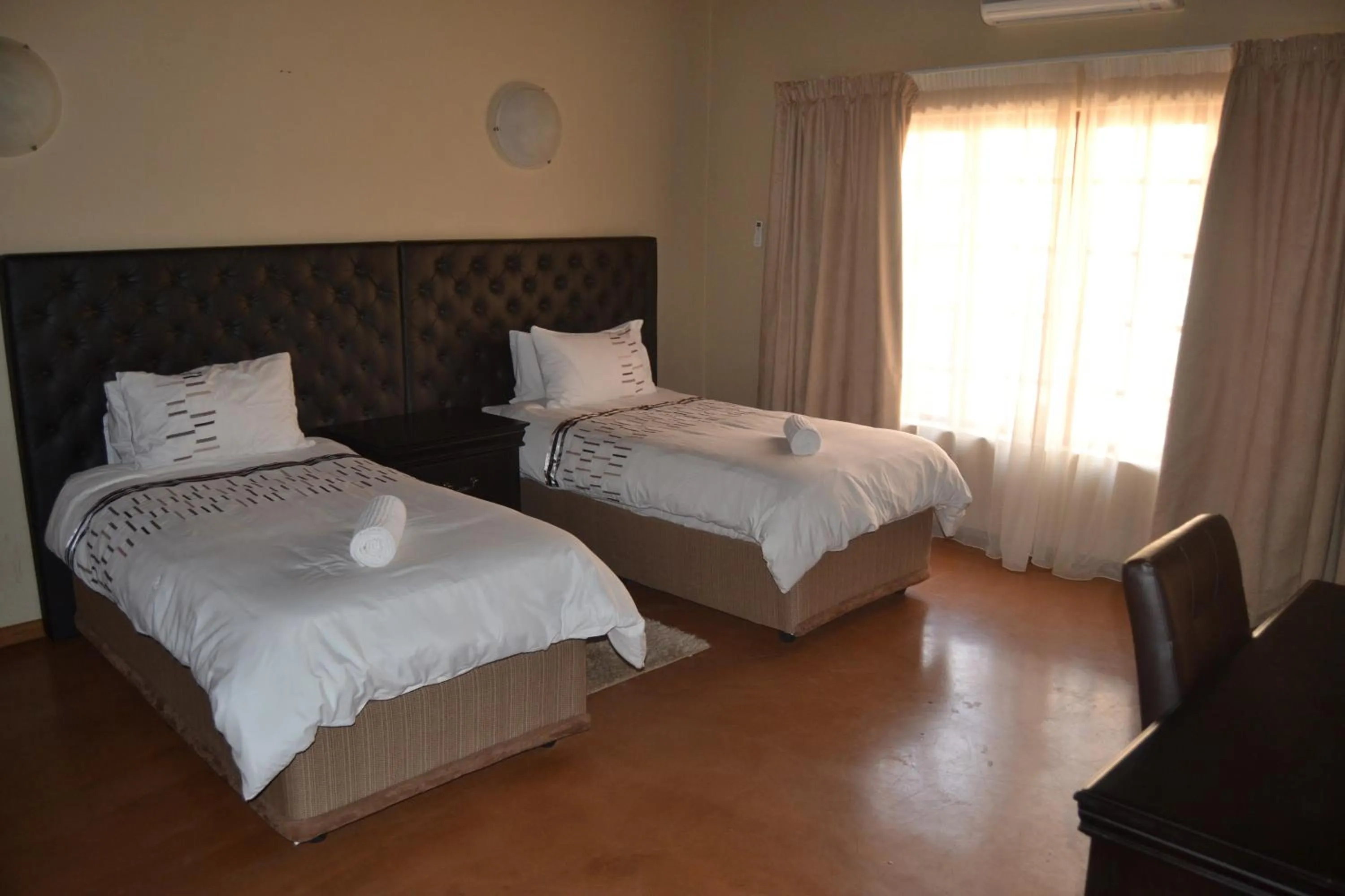 Bedroom, Bed in Thabaledi Game Lodge