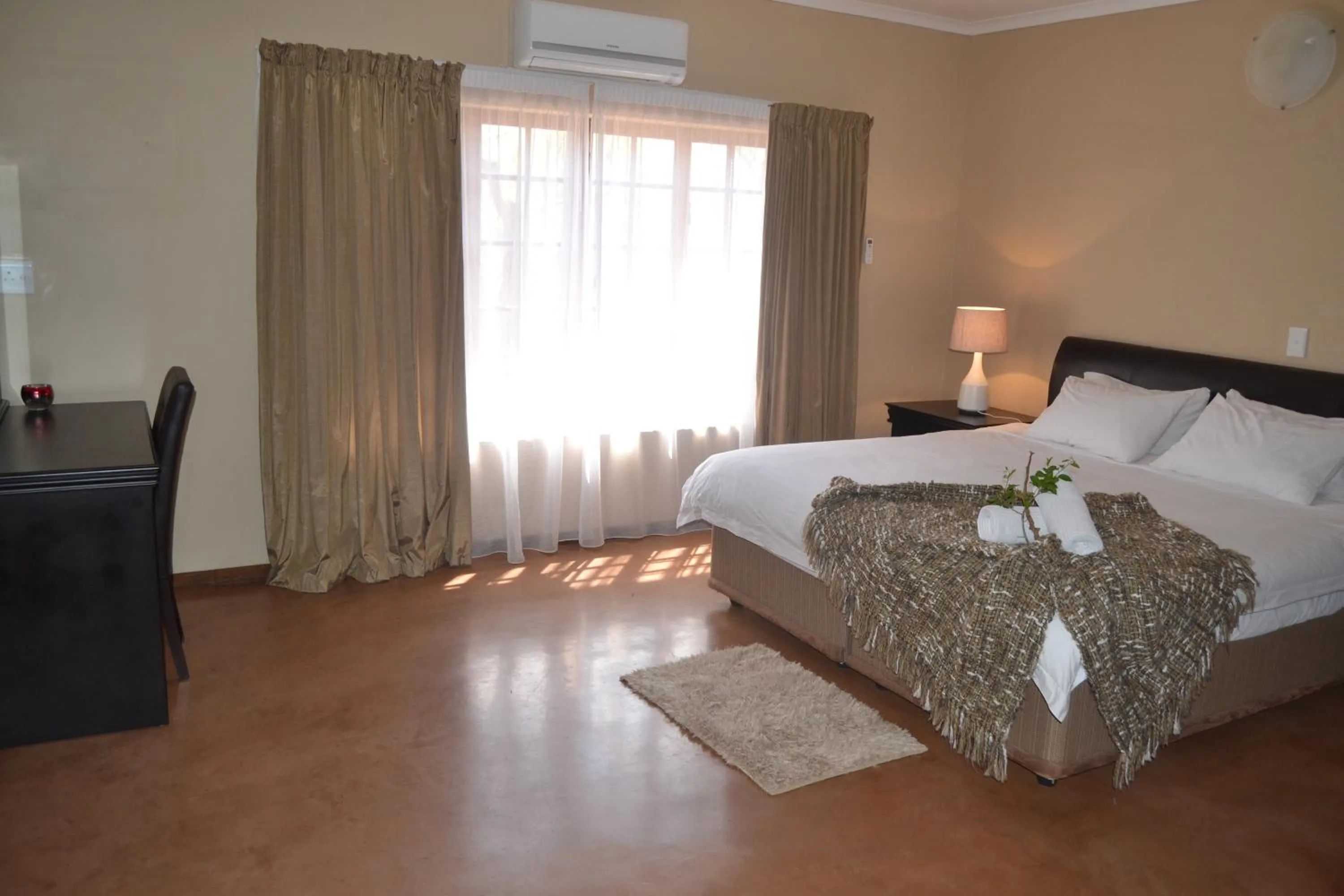 Bedroom, Bed in Thabaledi Game Lodge