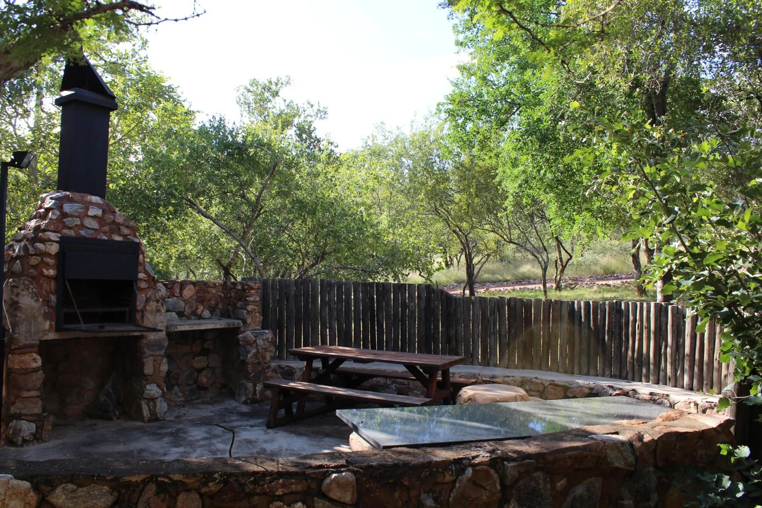 BBQ facilities in Thabaledi Game Lodge