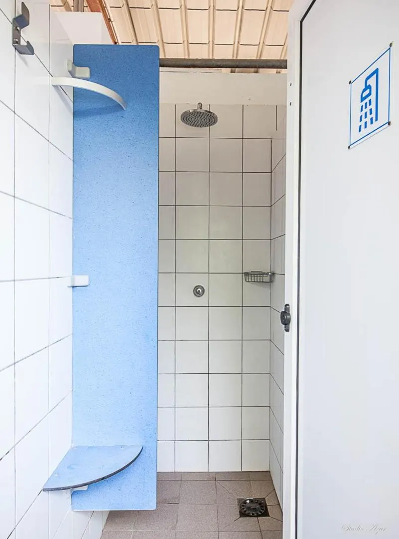 Shower in Camping de Tournus - Drole de cabane
