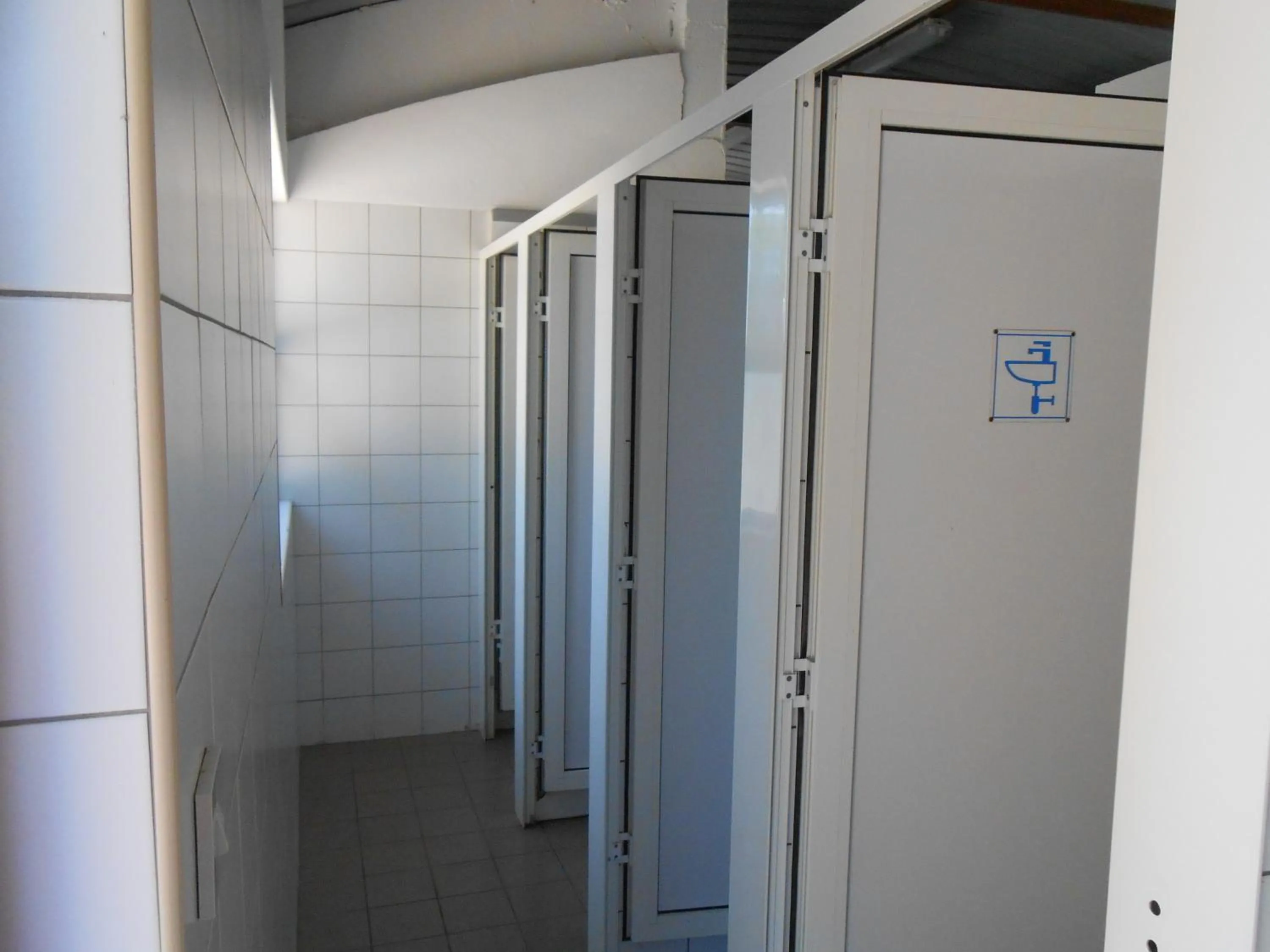 Shower in Camping de Tournus - Drole de cabane