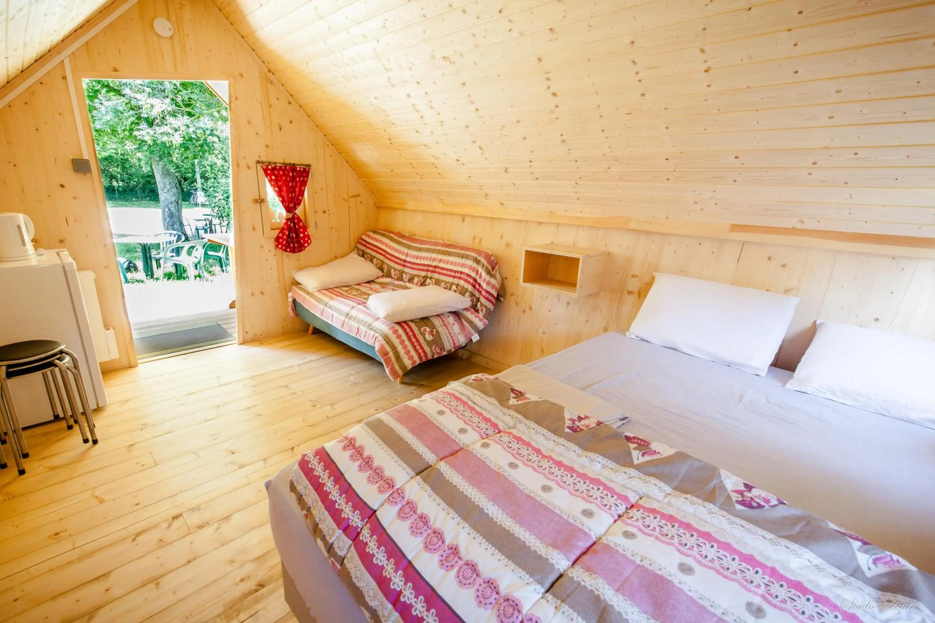 Bed in Camping de Tournus - Drole de cabane