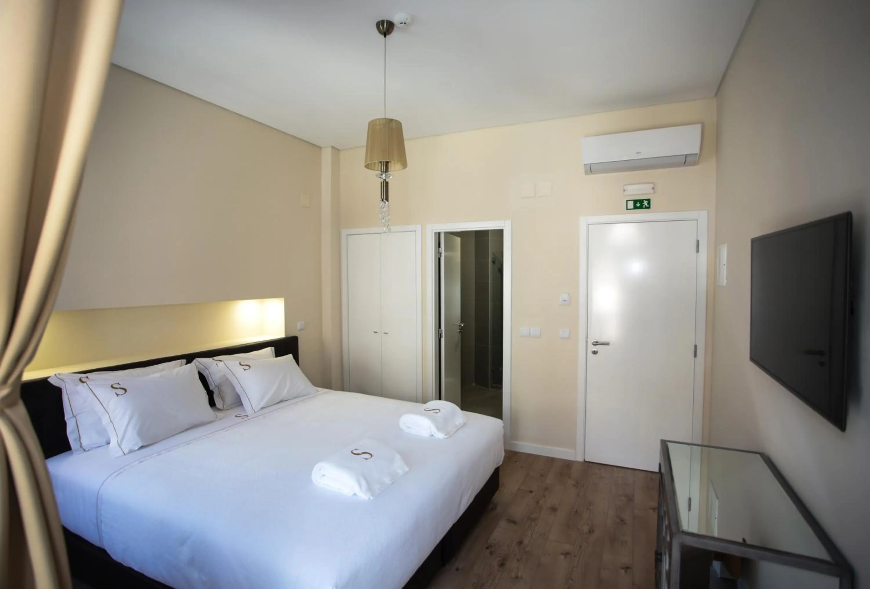 Bedroom, Bed in Suites Guest House