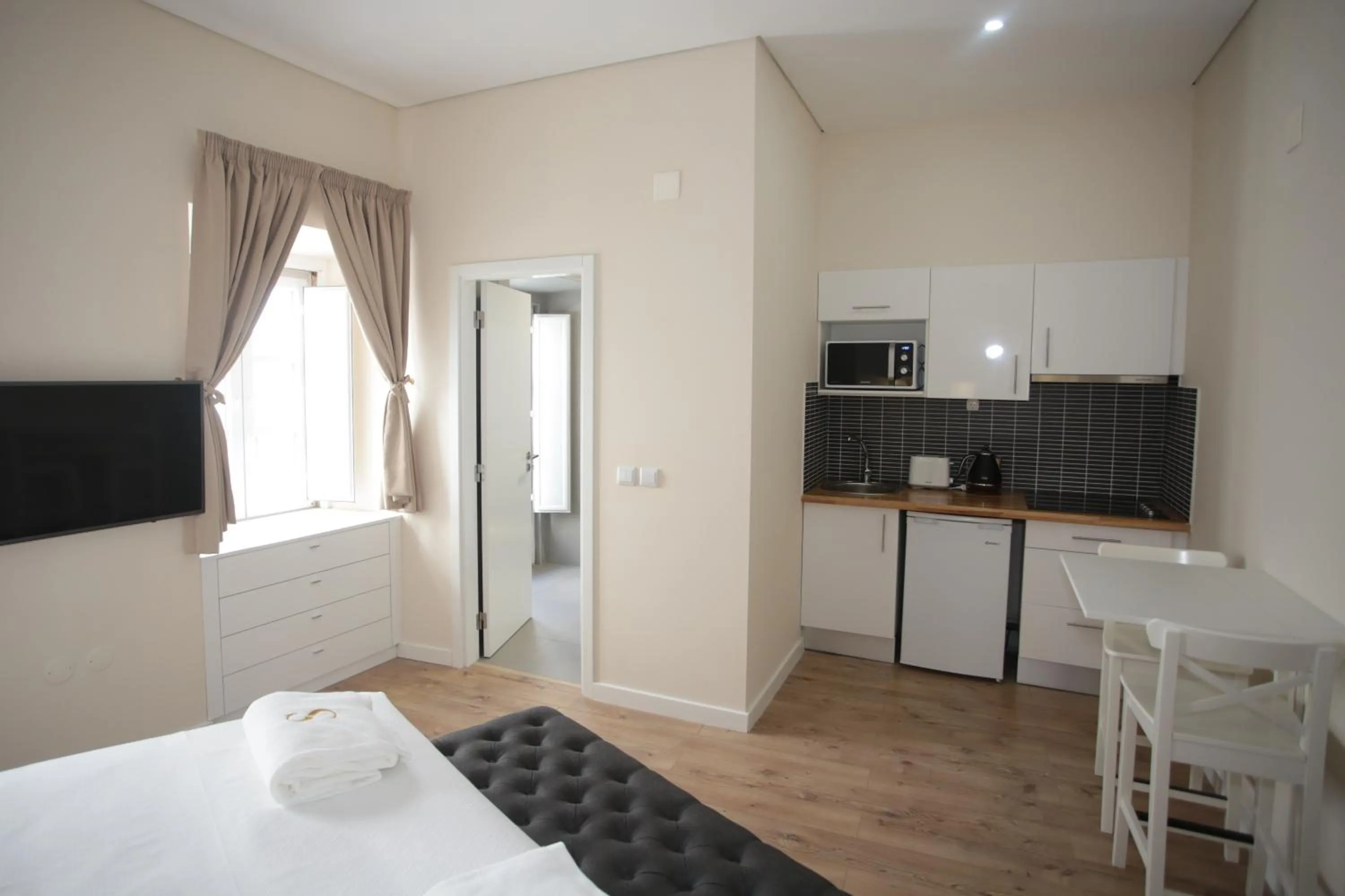 Kitchen or kitchenette, Bed in Suites Guest House