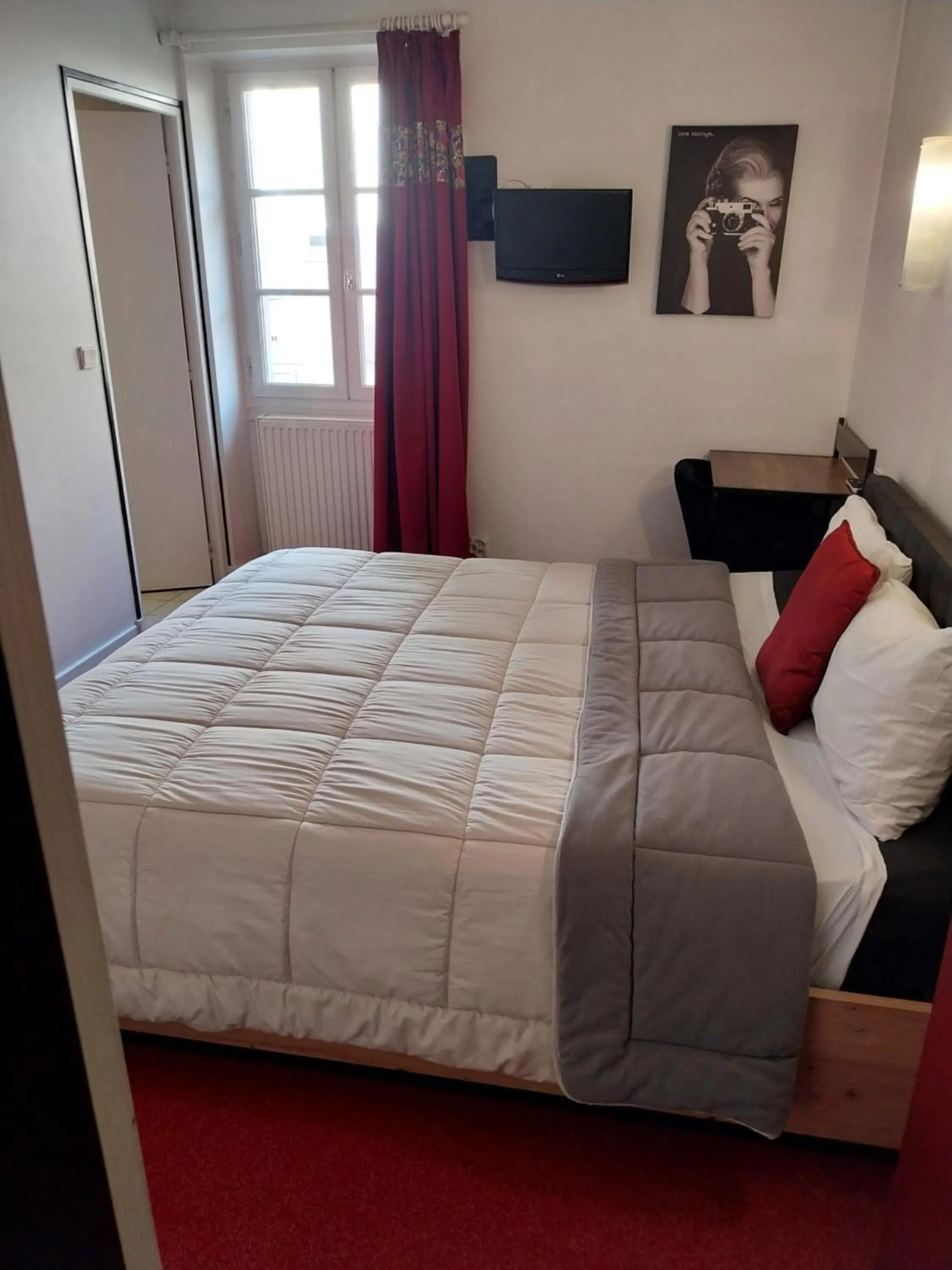 Bedroom in Hôtel Jean XXII