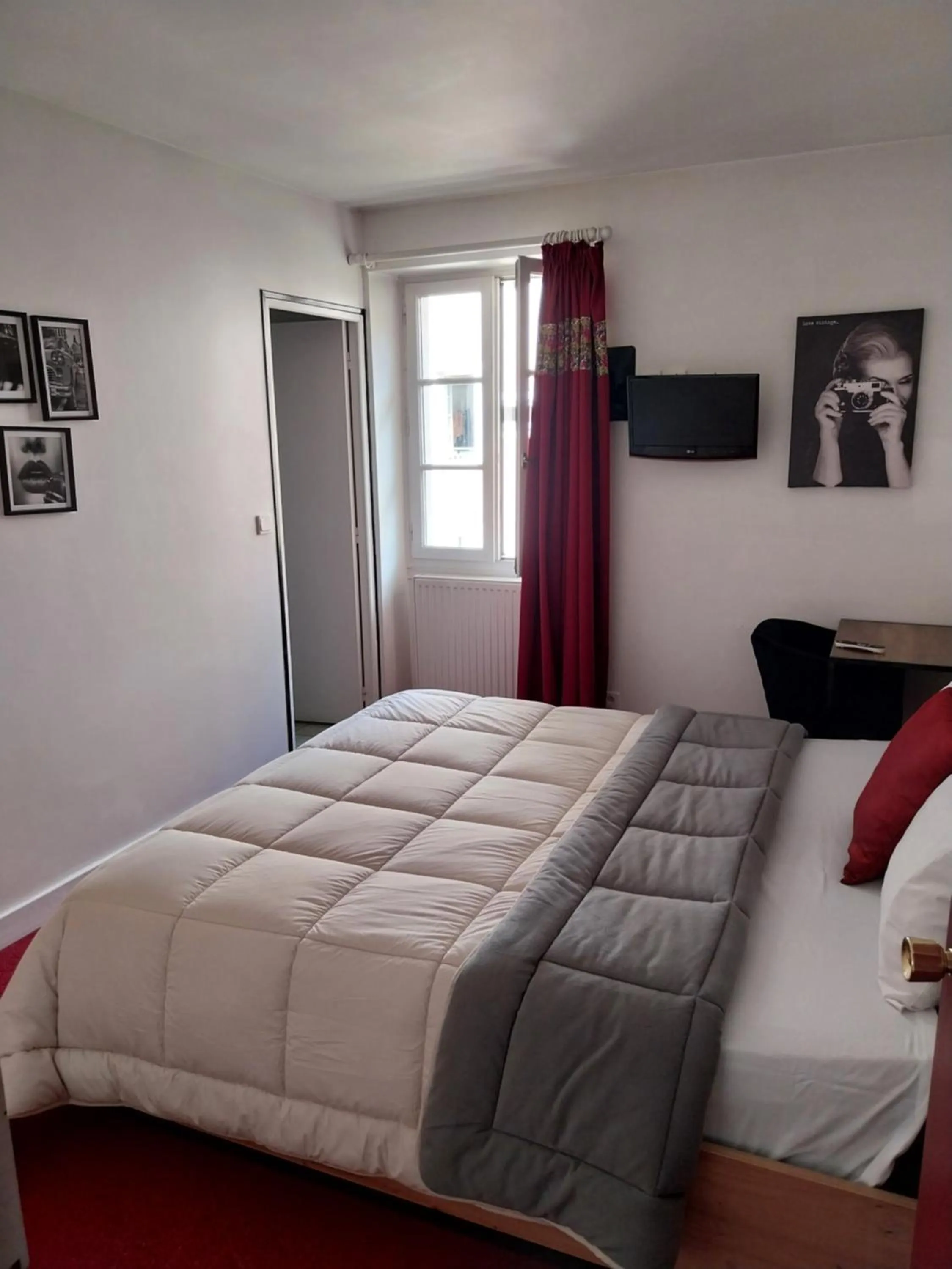 Bedroom in Hôtel Jean XXII