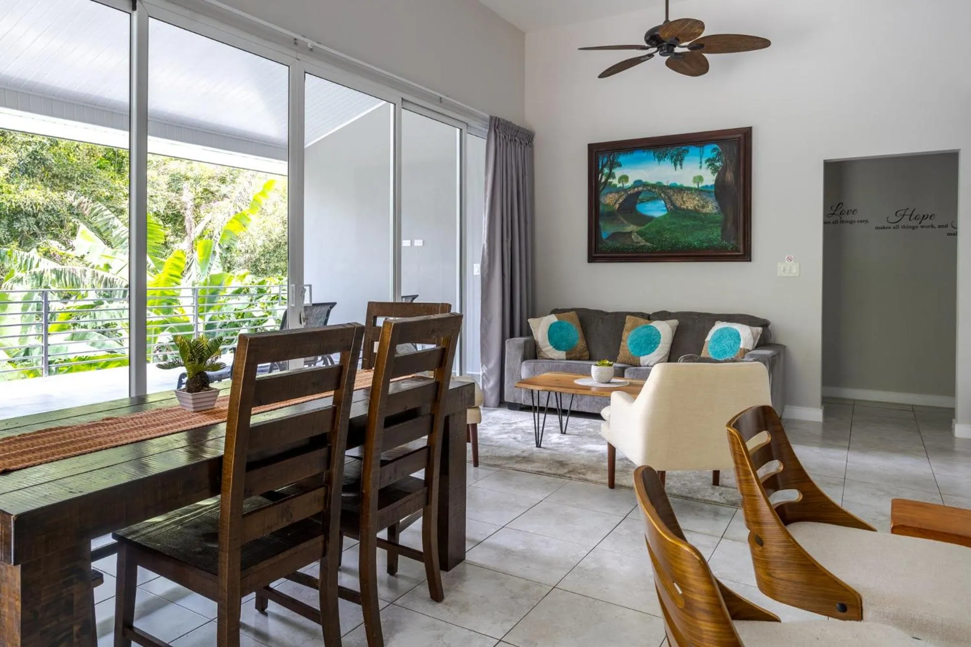 Dining area in Coffee Estate Inn