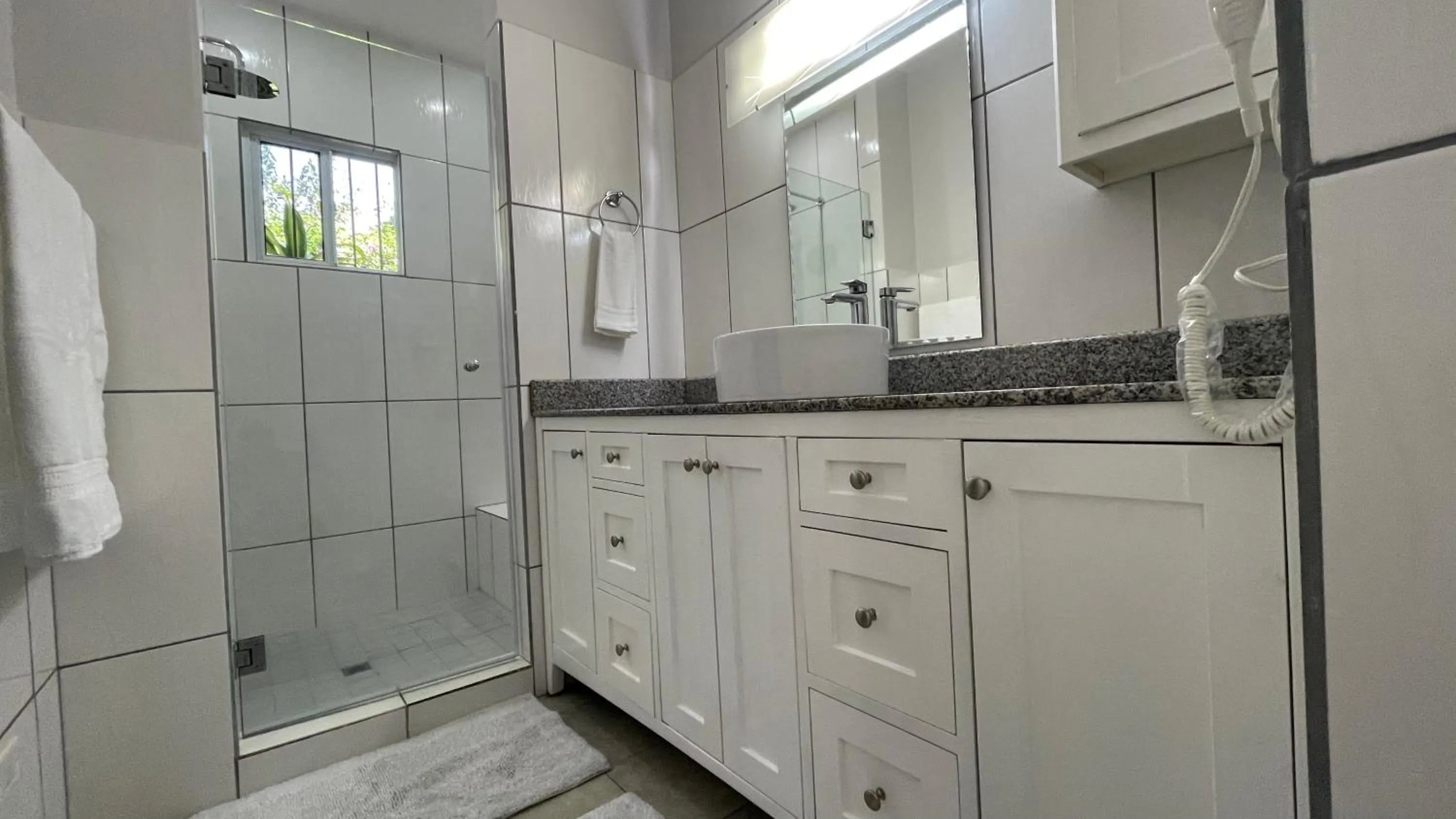 Bathroom in Coffee Estate Inn