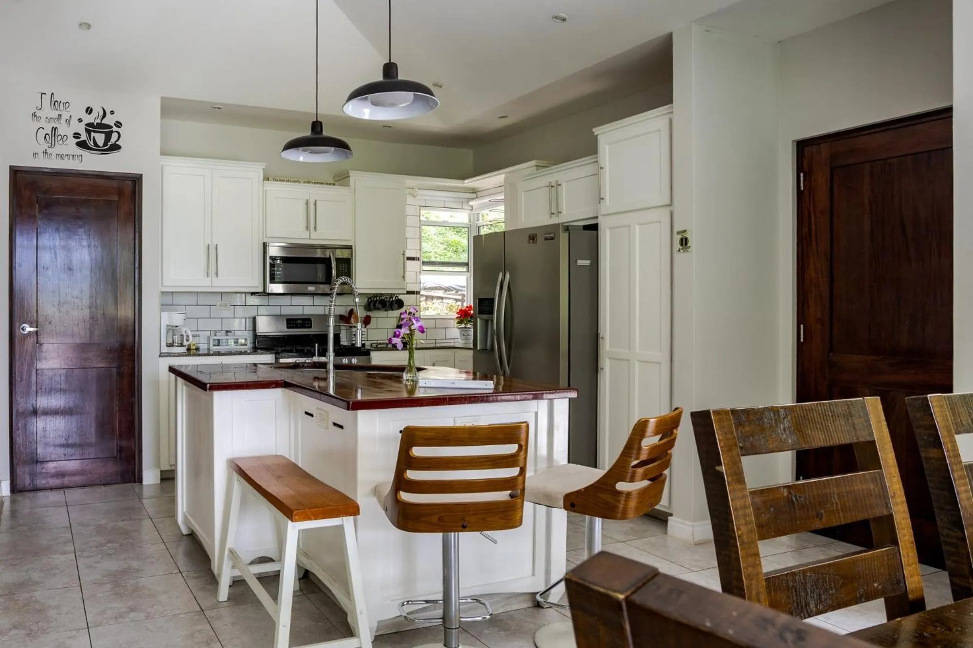 Kitchen or kitchenette in Coffee Estate Inn