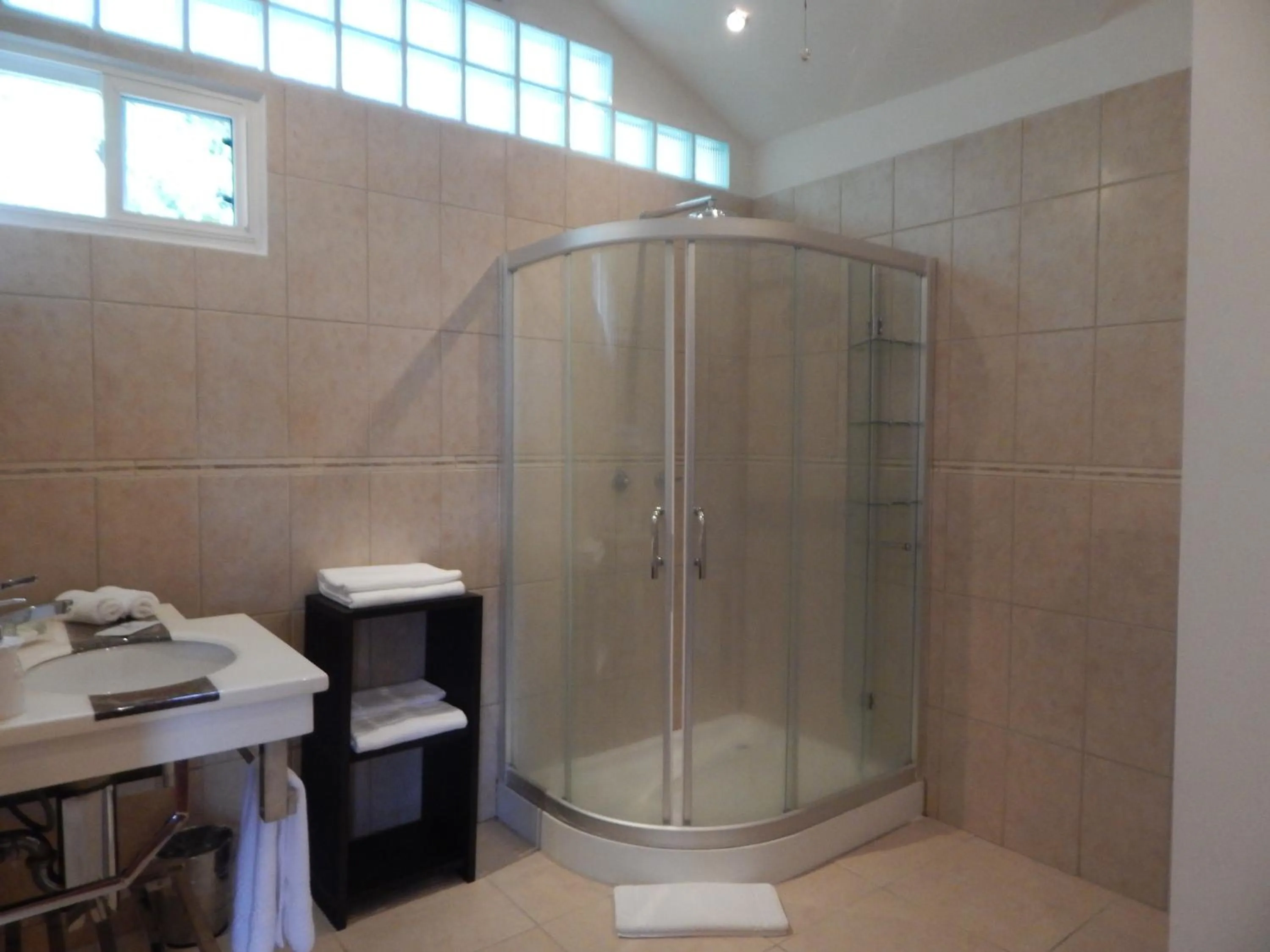 Shower in Coffee Estate Inn