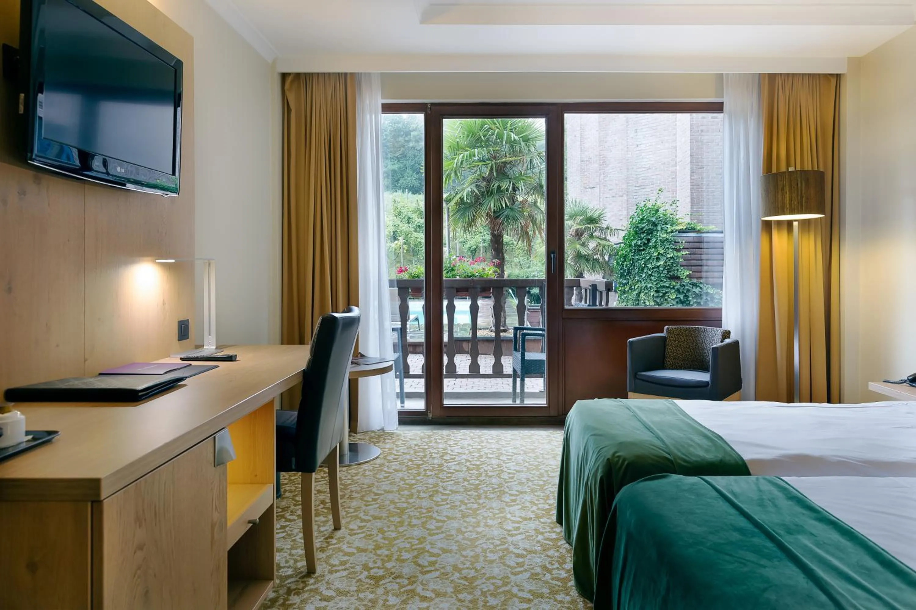 Bed in Hotel Restaurant Van Der Valk Nivelles-Sud