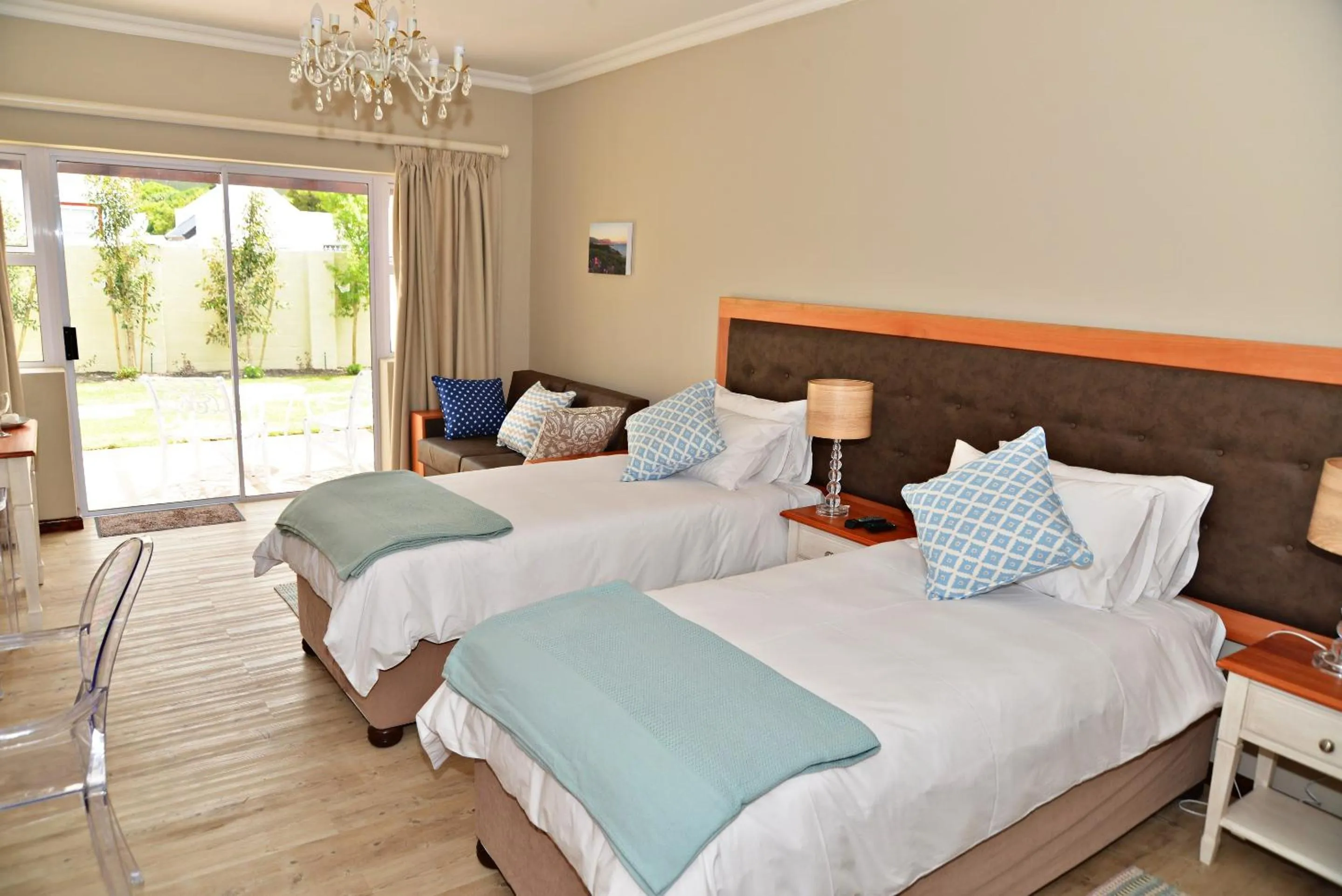 Photo of the whole room, Bed in The Gables Hermanus
